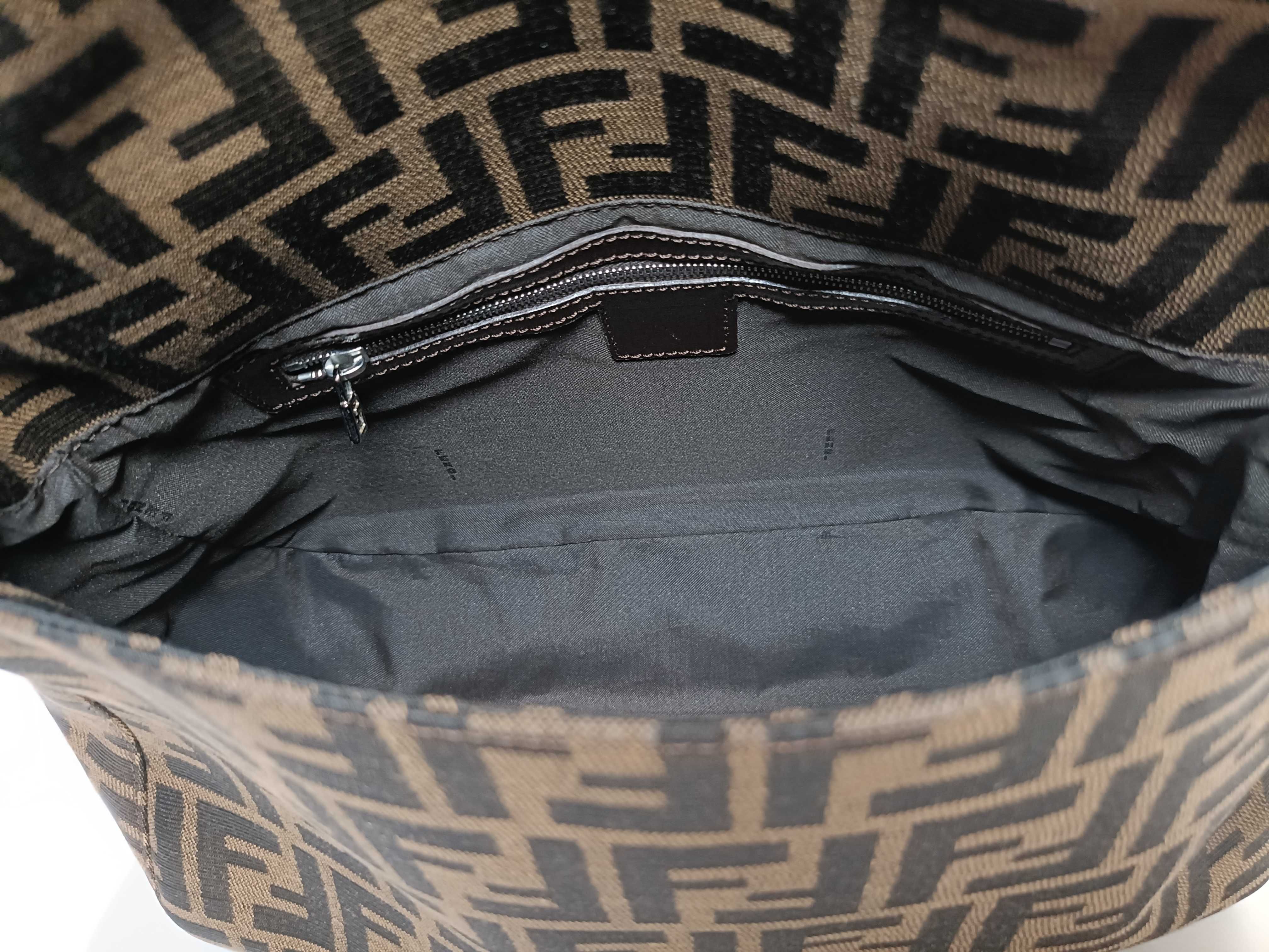Mamma Bucket One-Shoulder Zucca Handbag — view 9