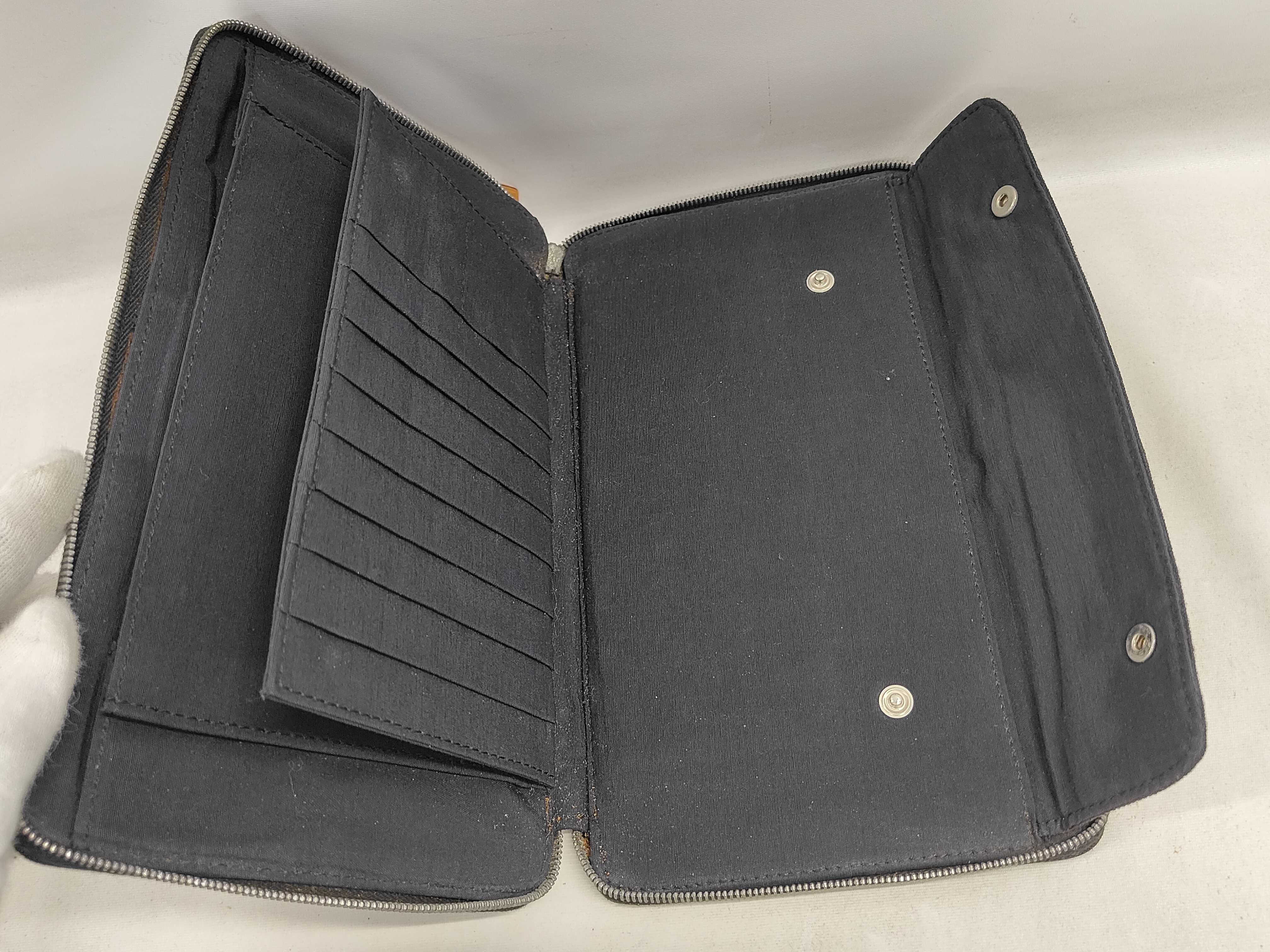 Fool toe purse PM round zipper long wallet — view 8