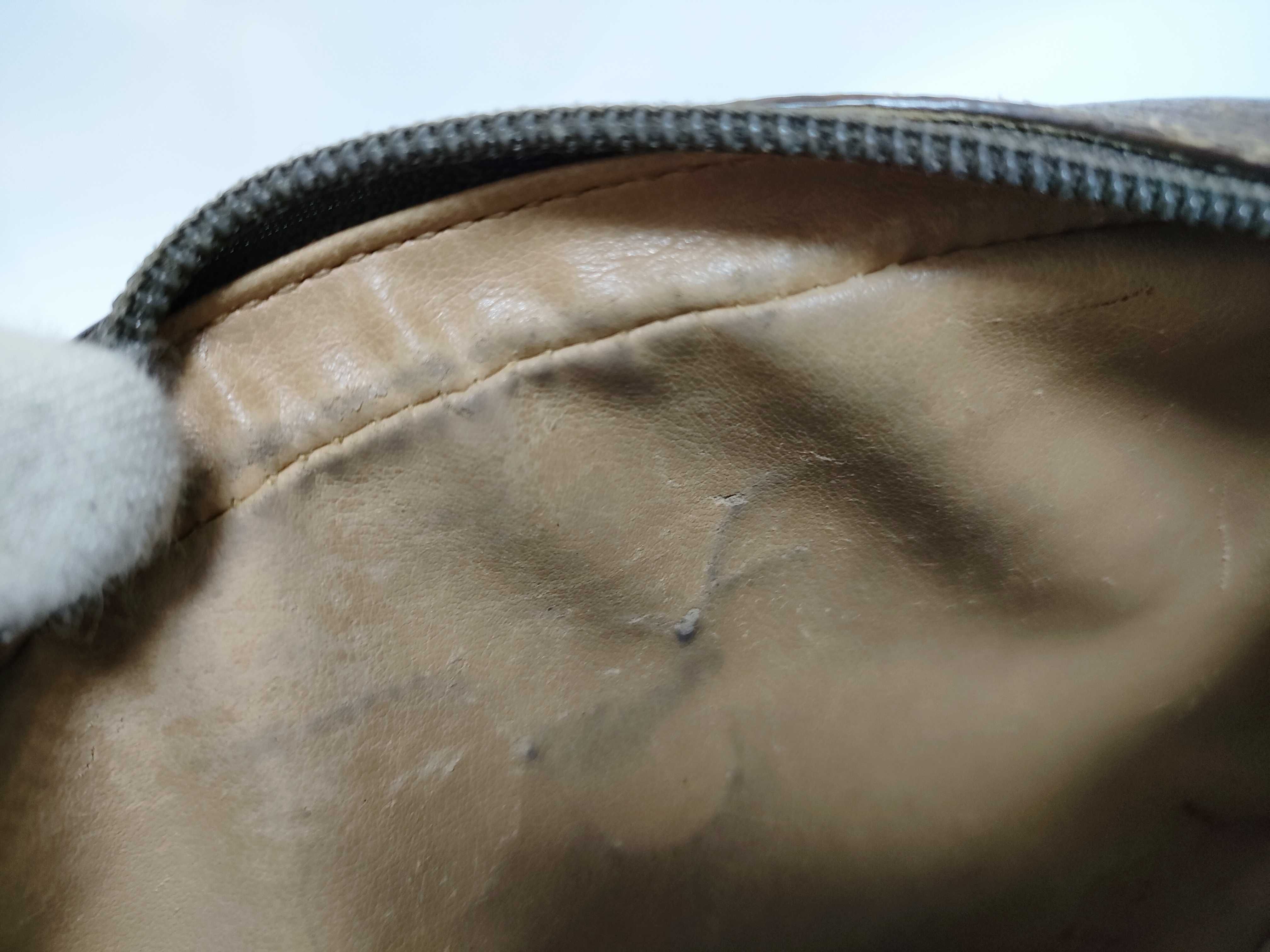 GG Supreme Old Gucci Shoulder Bag — view 12