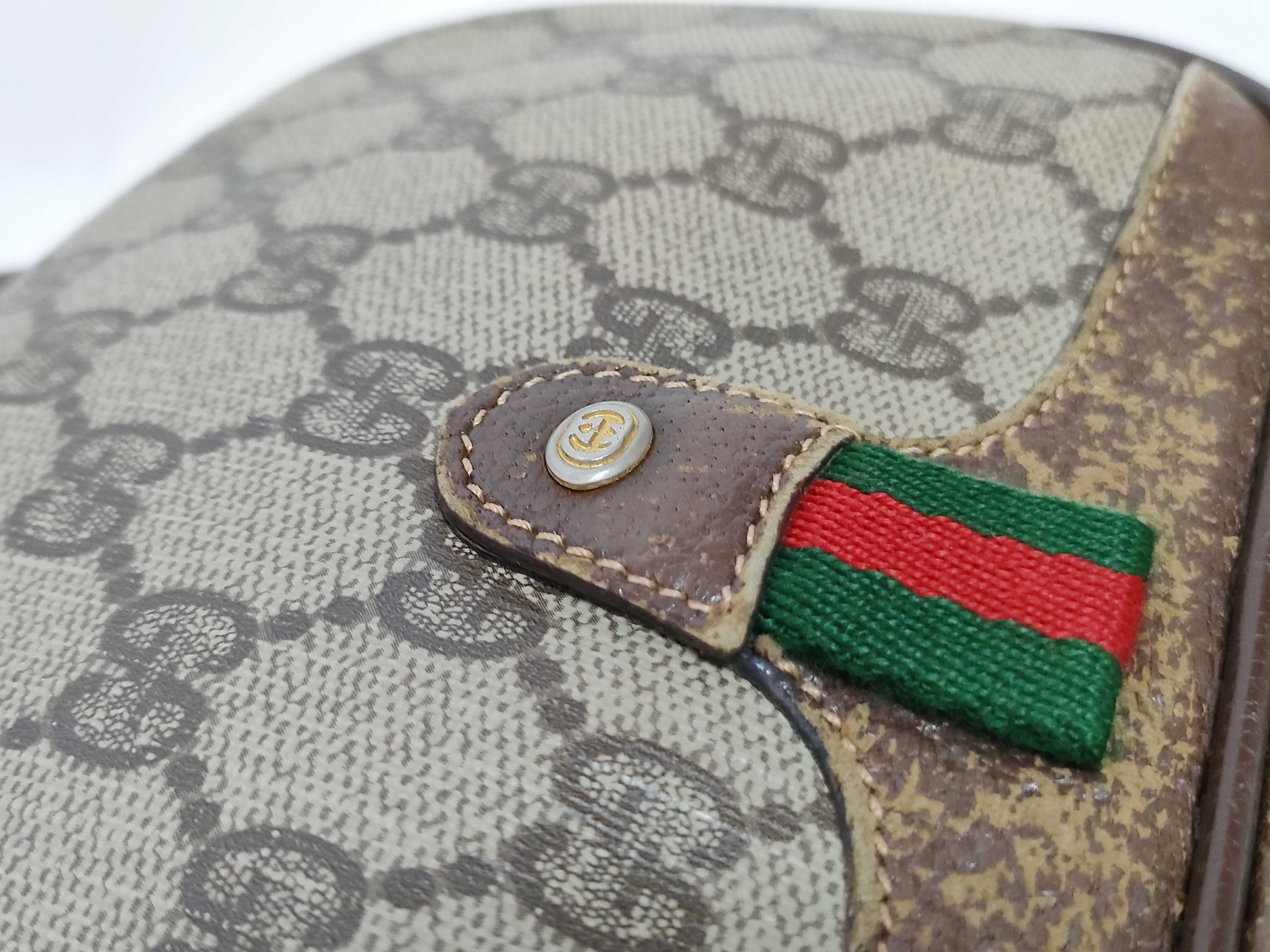 GG Supreme Old Gucci Shoulder Bag — view 14