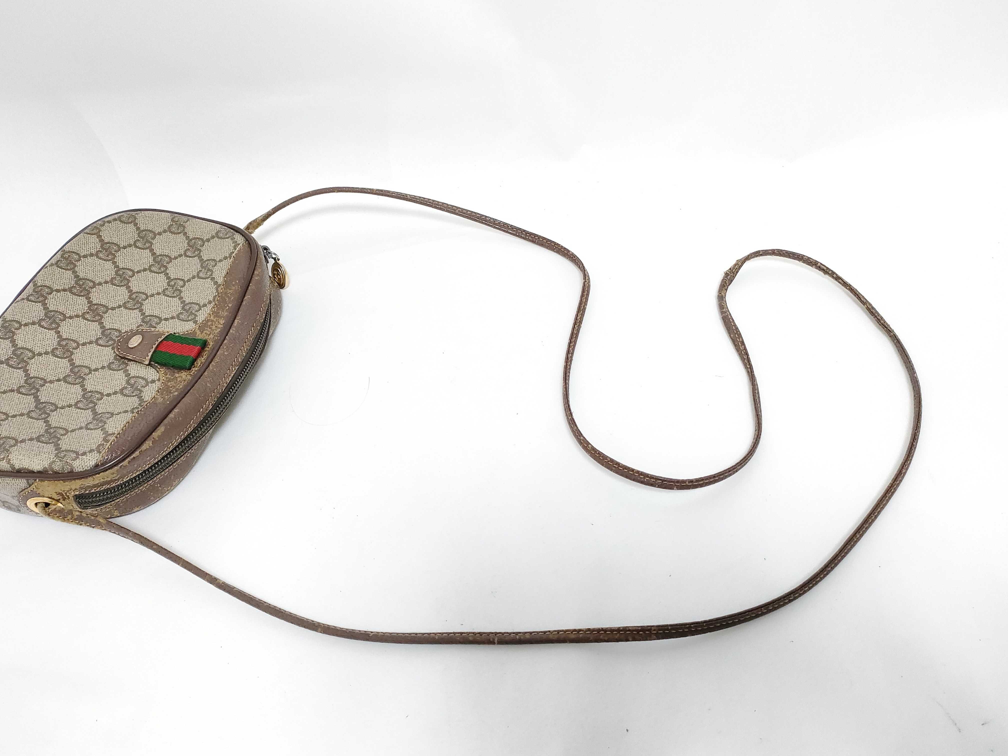 GG Supreme Old Gucci Shoulder Bag — view 3