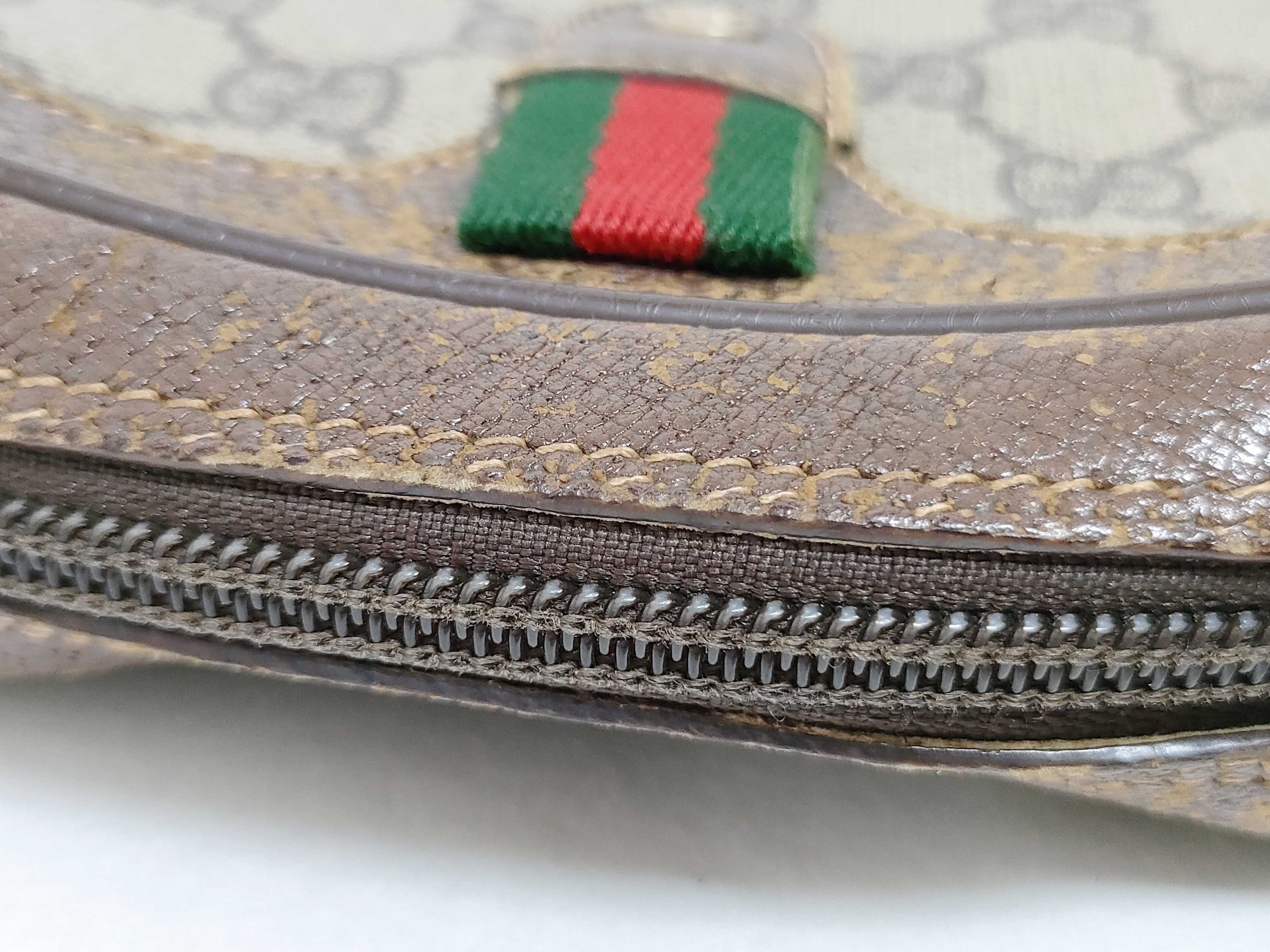 GG Supreme Old Gucci Shoulder Bag — view 6