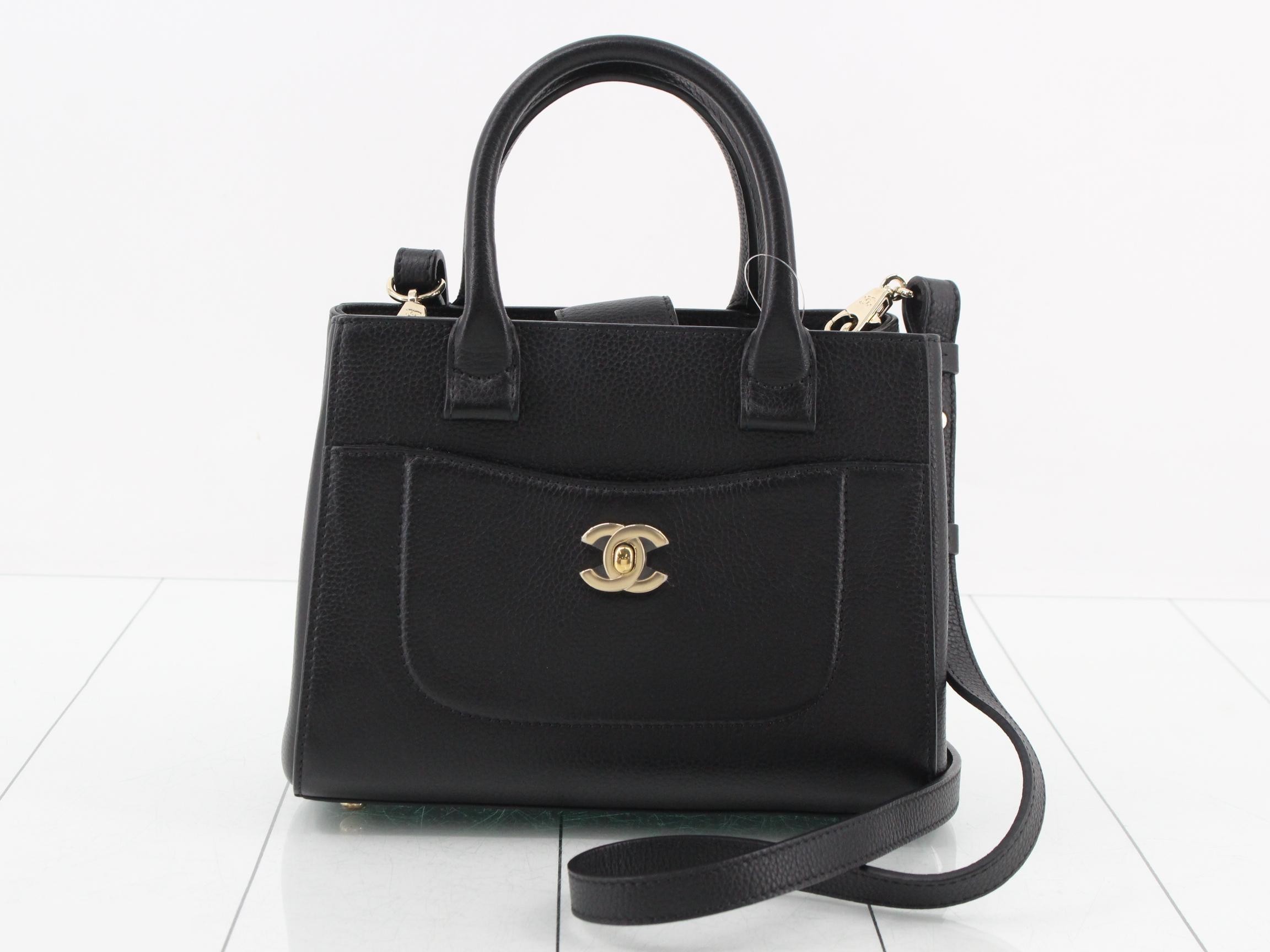 Caviar Skin Turn-Lock 2-Way Shoulder/Handbag