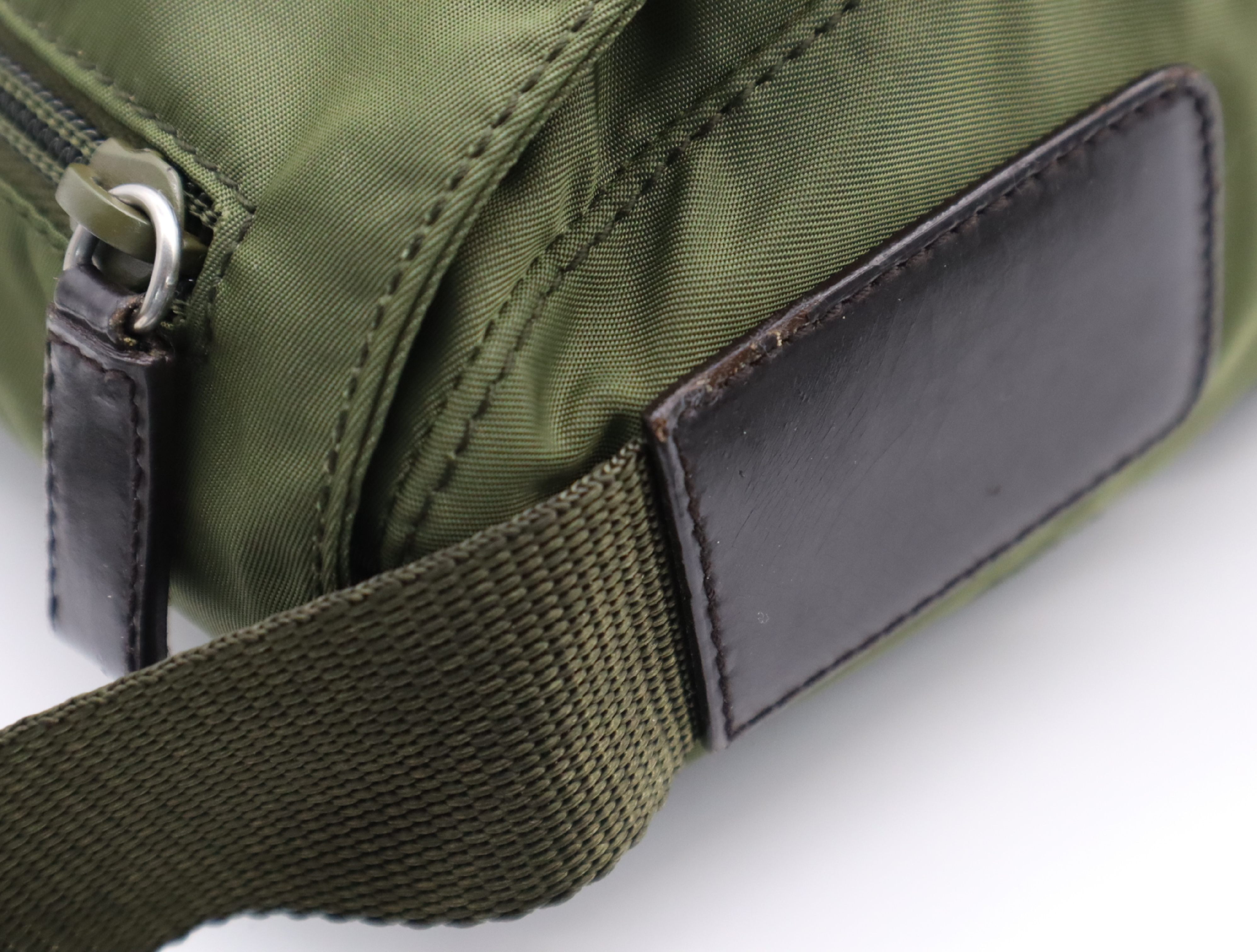 BT8994 Triangle Logo Khaki Shoulder Bag with Guarantee Card and Dust Bag — view 9