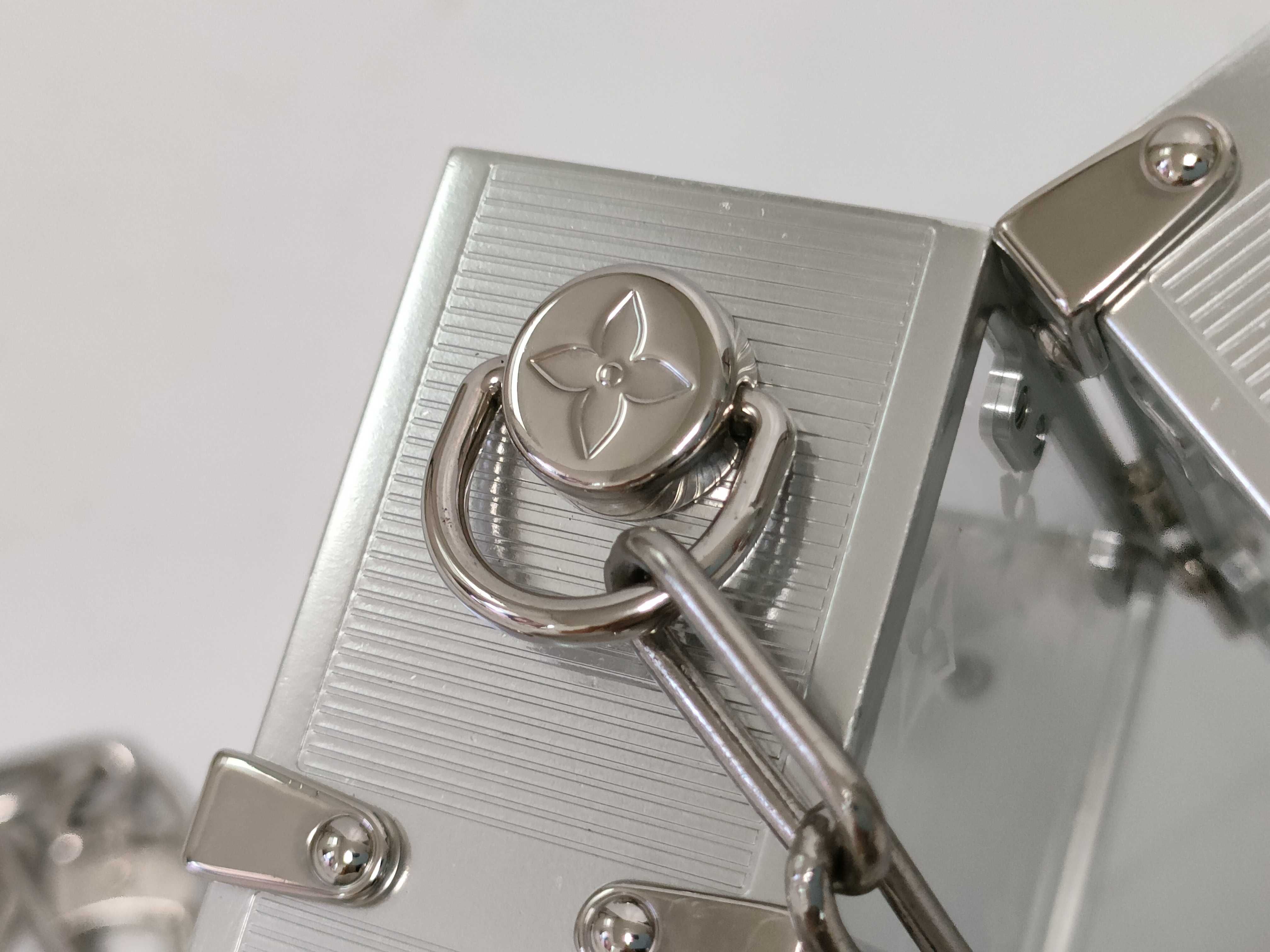 Eclipse Trunk Box Chain Shoulder Bag — view 12