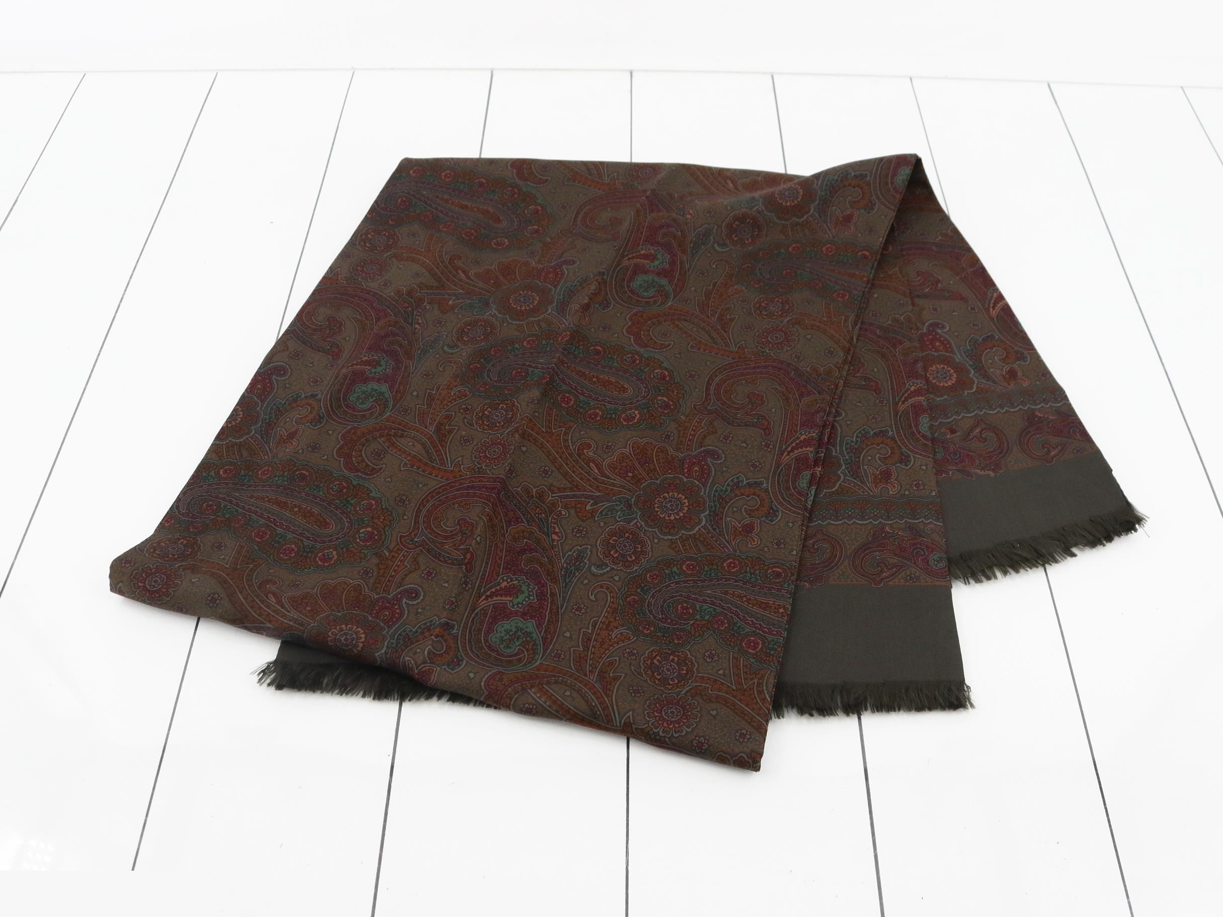 Other lines: Small items, accessories, scarves — view 3