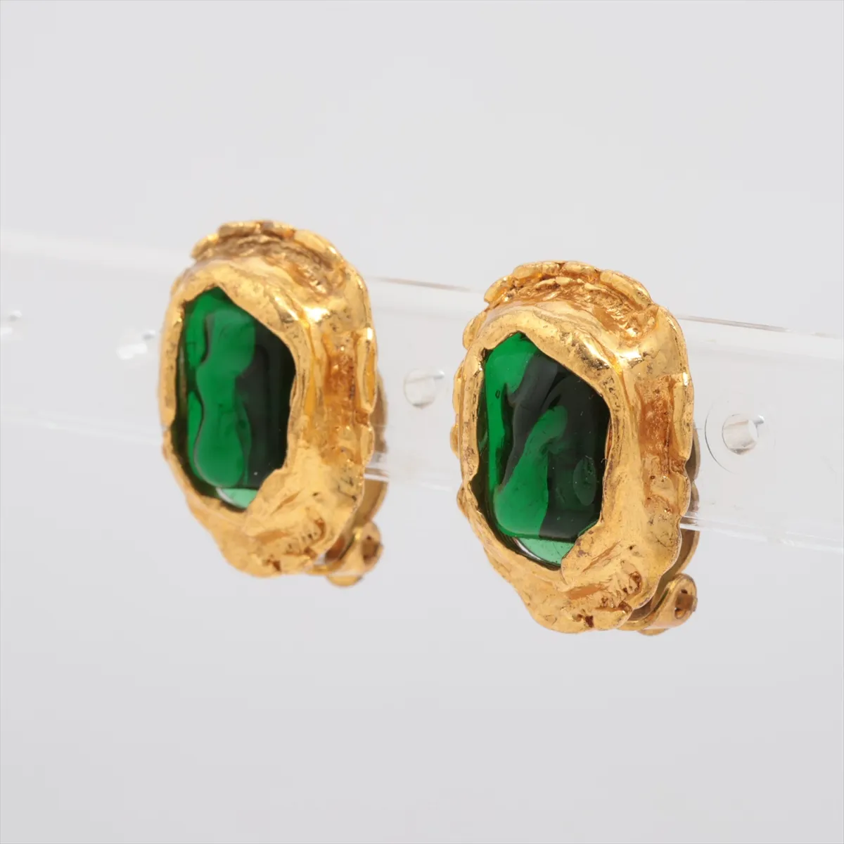 Gripoix 29 Earrings (for both ears) GP x Colored Stone Green x Gold Dents, — view 3