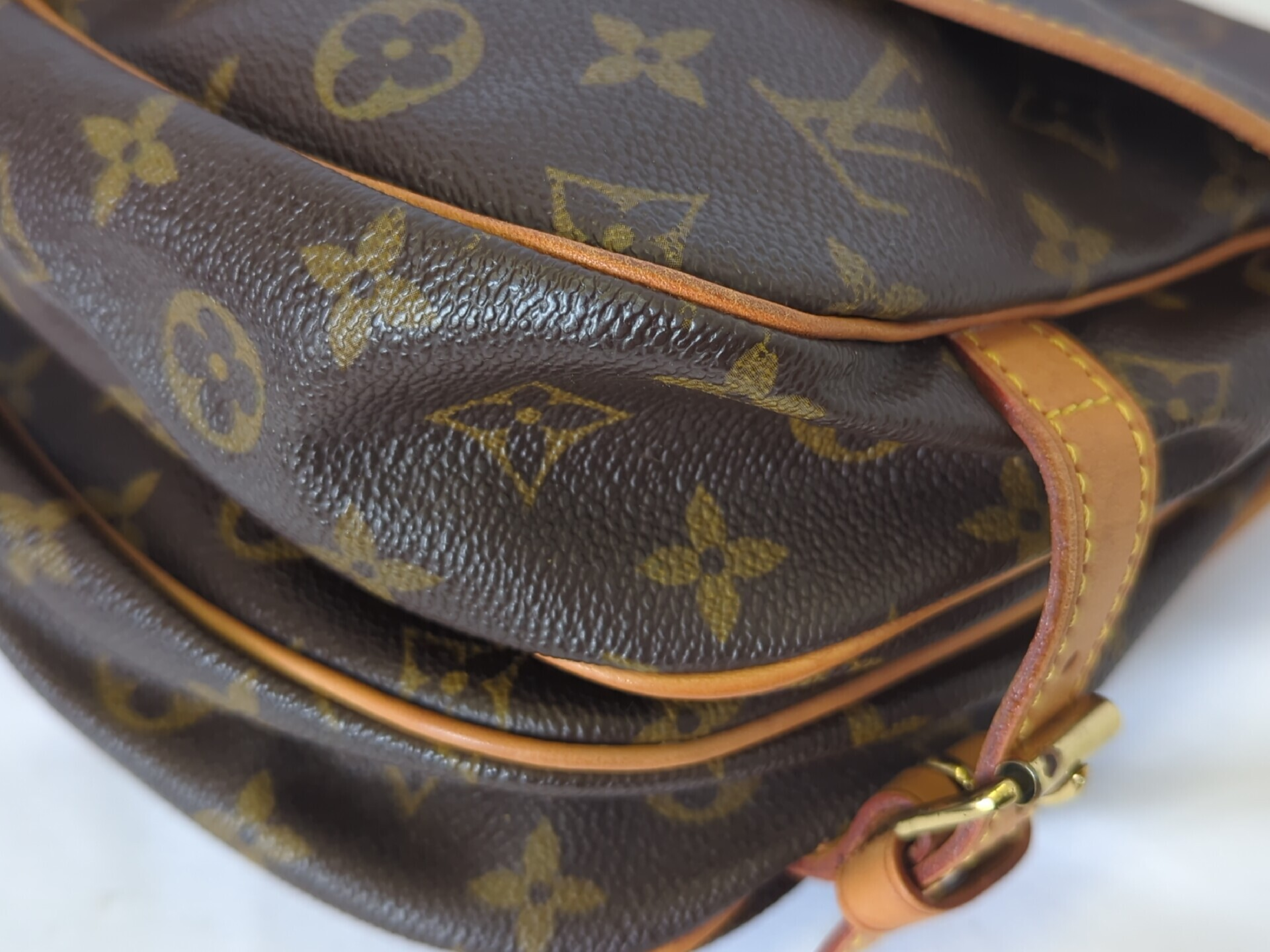 M42256 Monogram Saumur 30 Shoulder Bag — view 4
