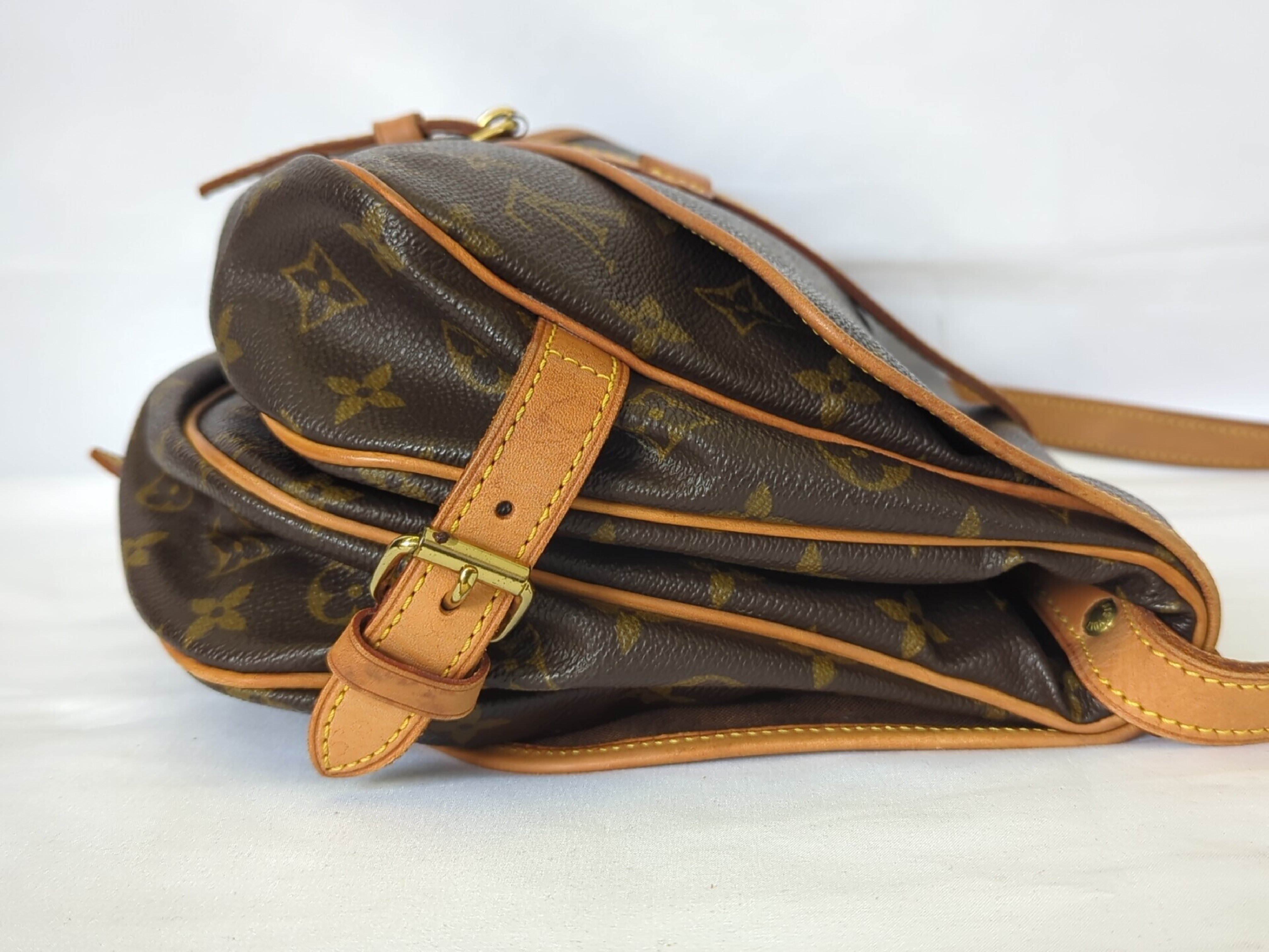 M42256 Monogram Saumur 30 Shoulder Bag — view 6