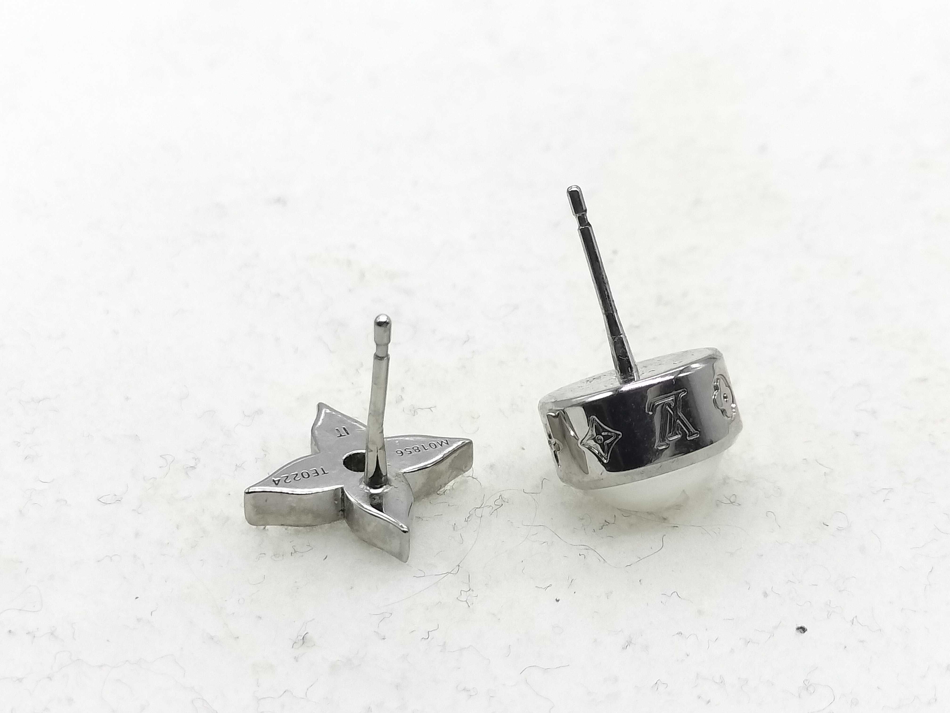 Monogram M01856 Pearl Fusion Earrings — view 6