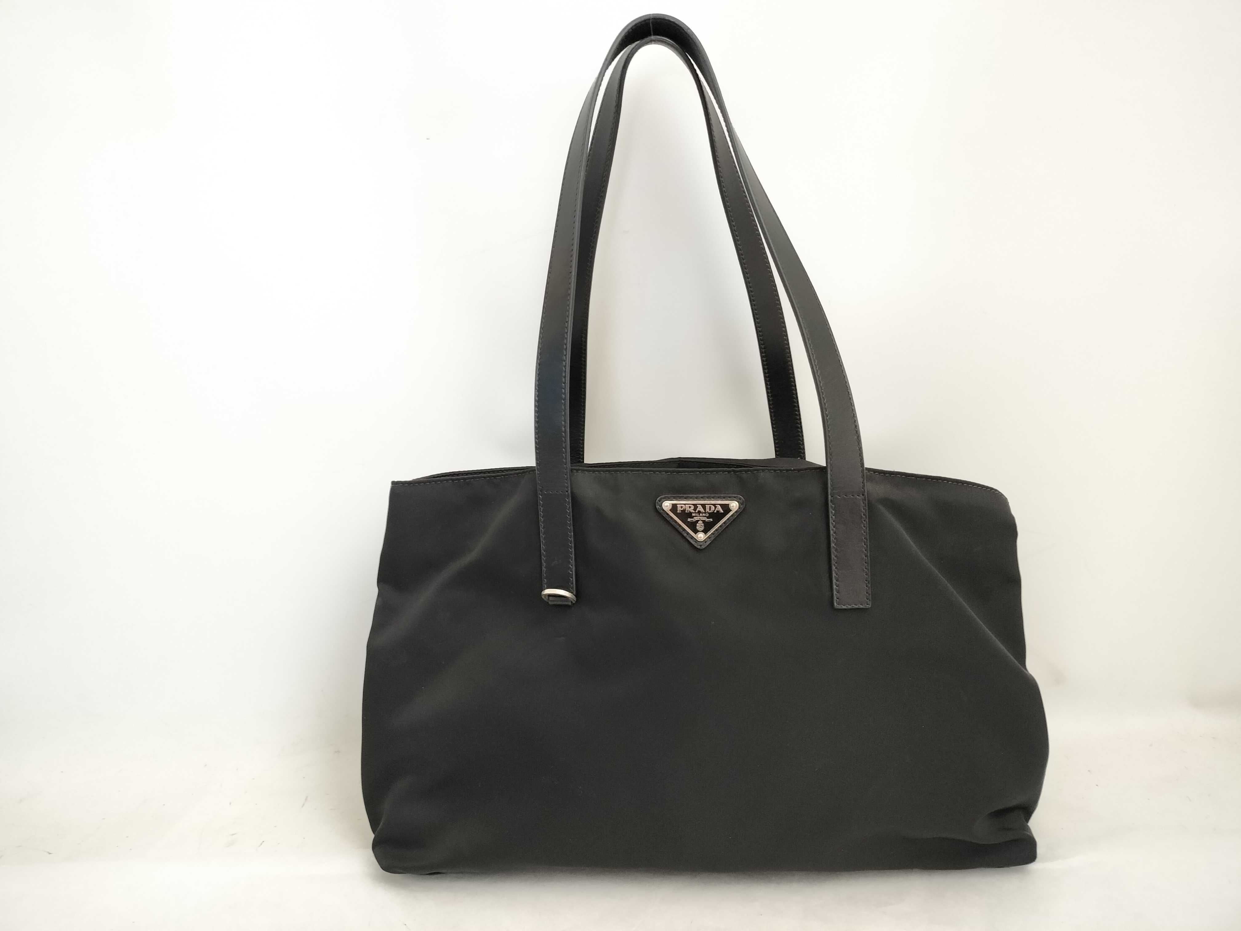 nylon tote bag, black.