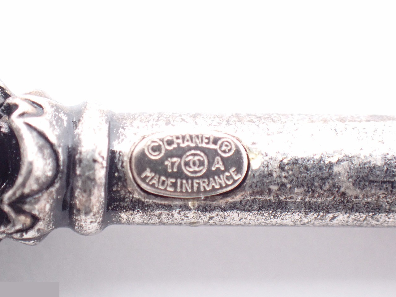 key brooch 17A — view 4