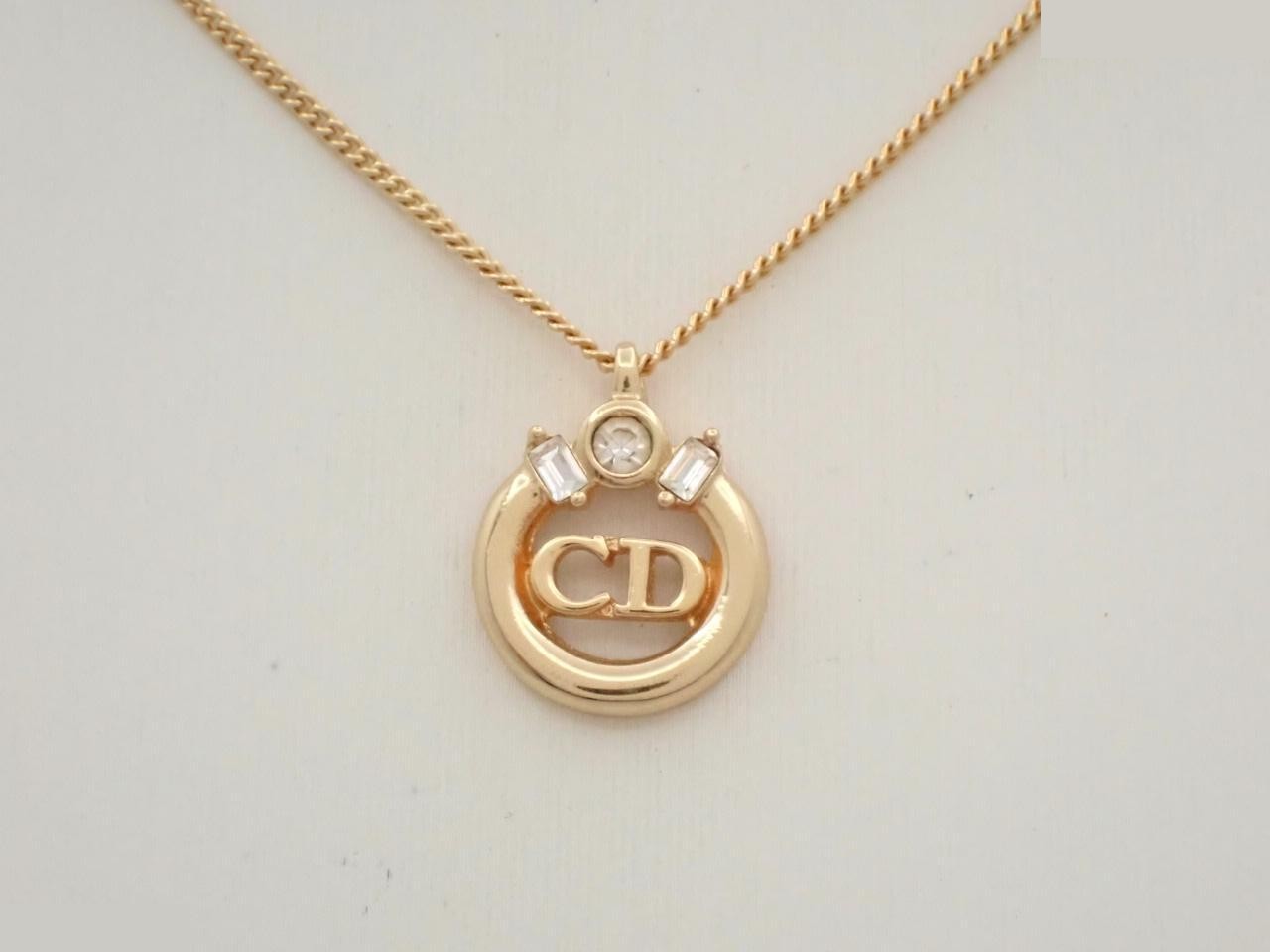 Gold necklace, chain approximately 44cm