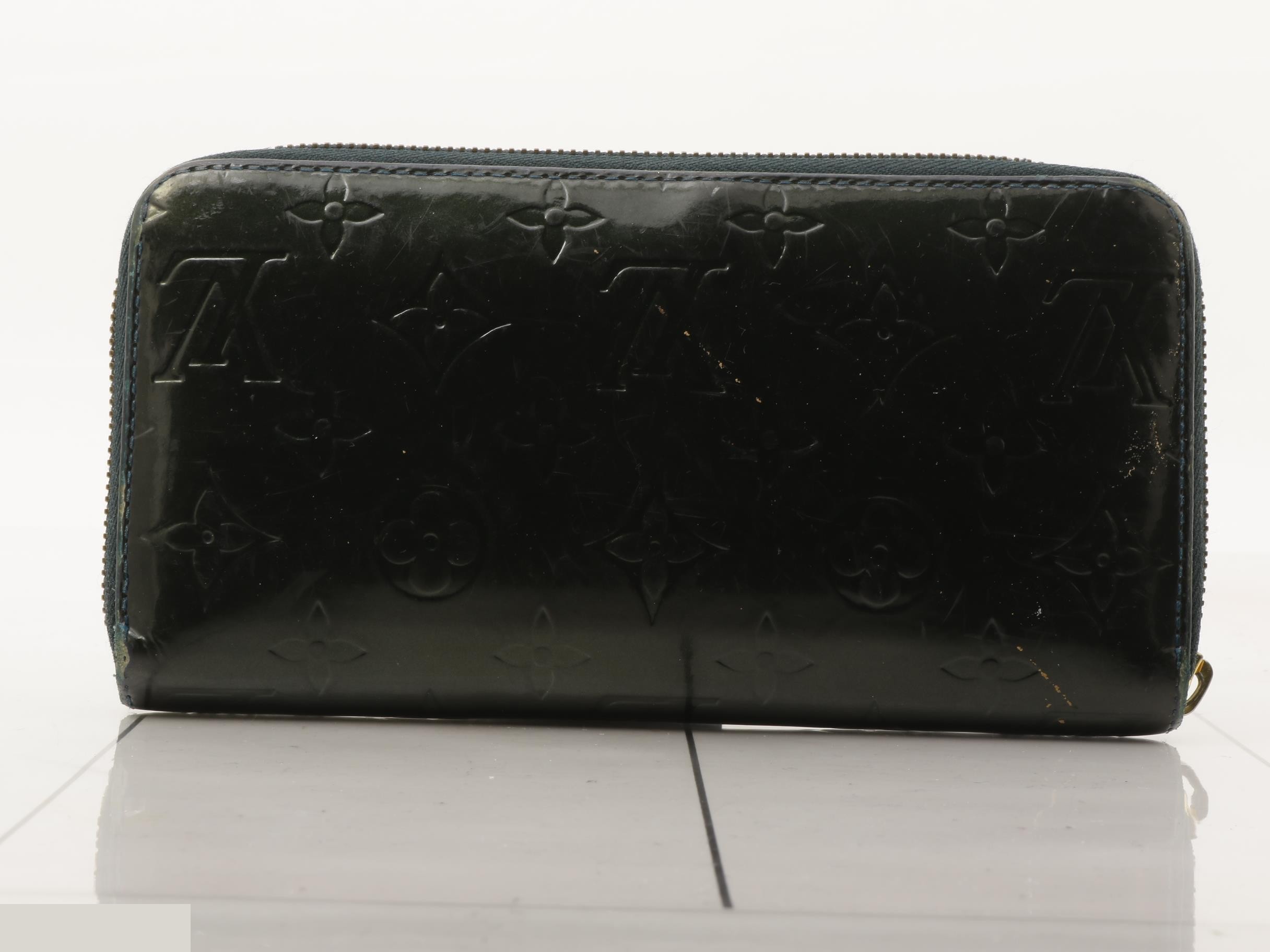 LV Vernis Round Zip Long Wallet — view 2