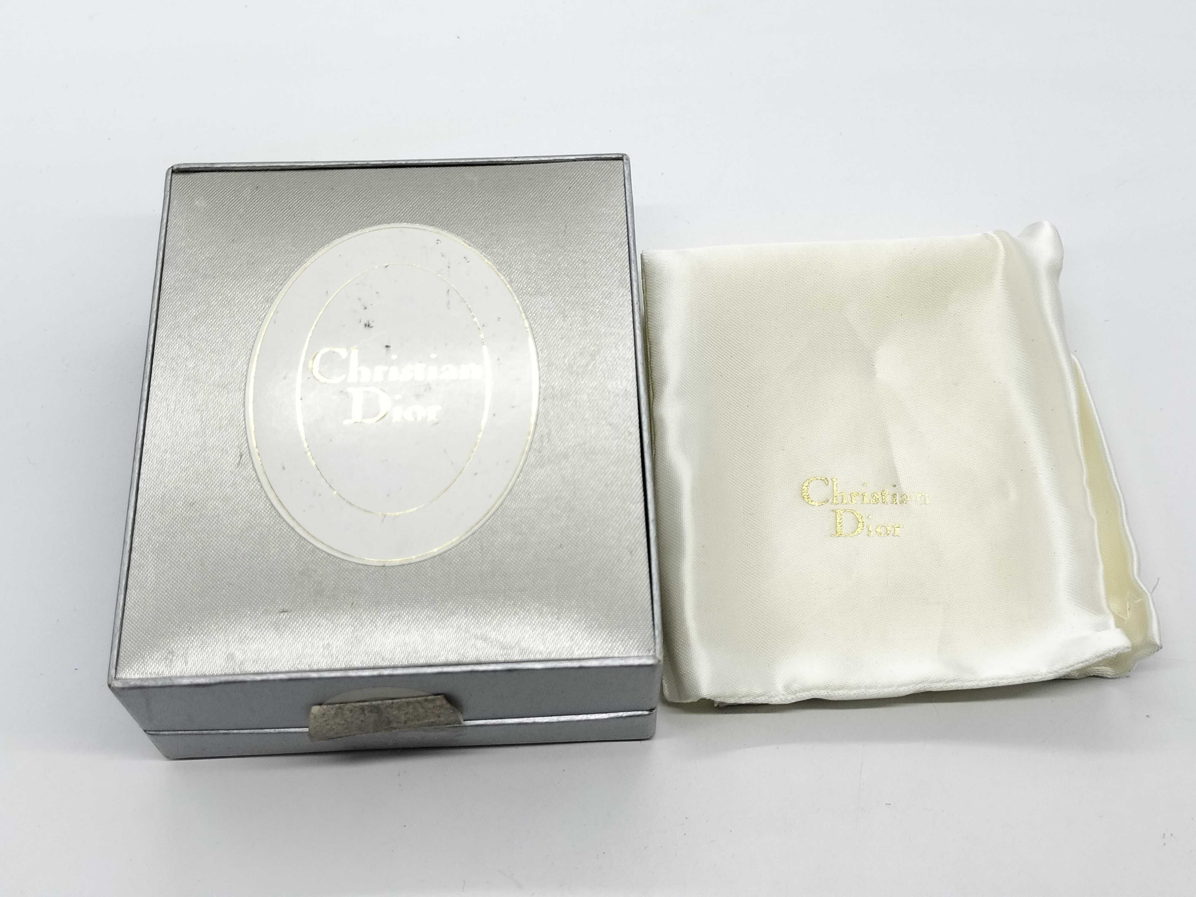 logo stone brooch (stone missing) — view 8