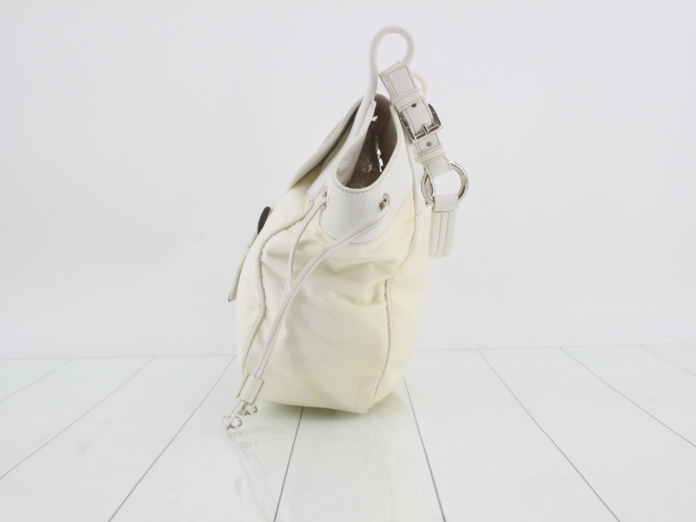 Triangle logo leather belt line Vitello Daino one-shoulder bag — view 3