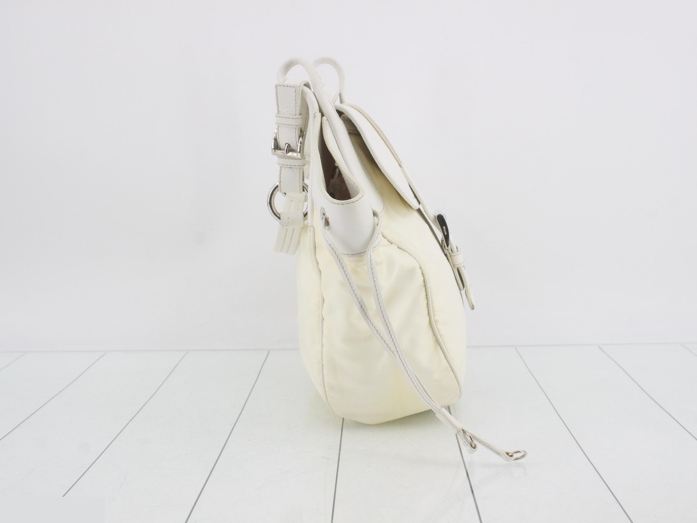 Triangle logo leather belt line Vitello Daino one-shoulder bag — view 4