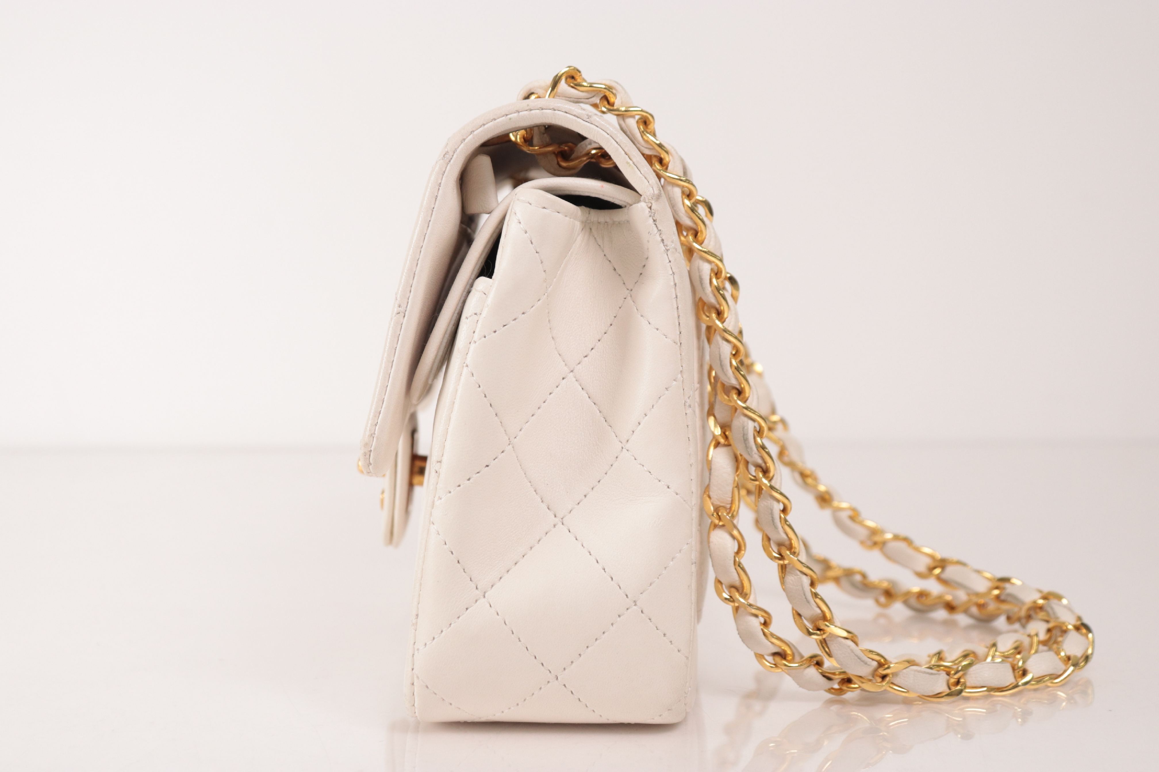 W-Flap 23 Lambskin Chain Shoulder Bag, White, Serial Number 0 — view 4