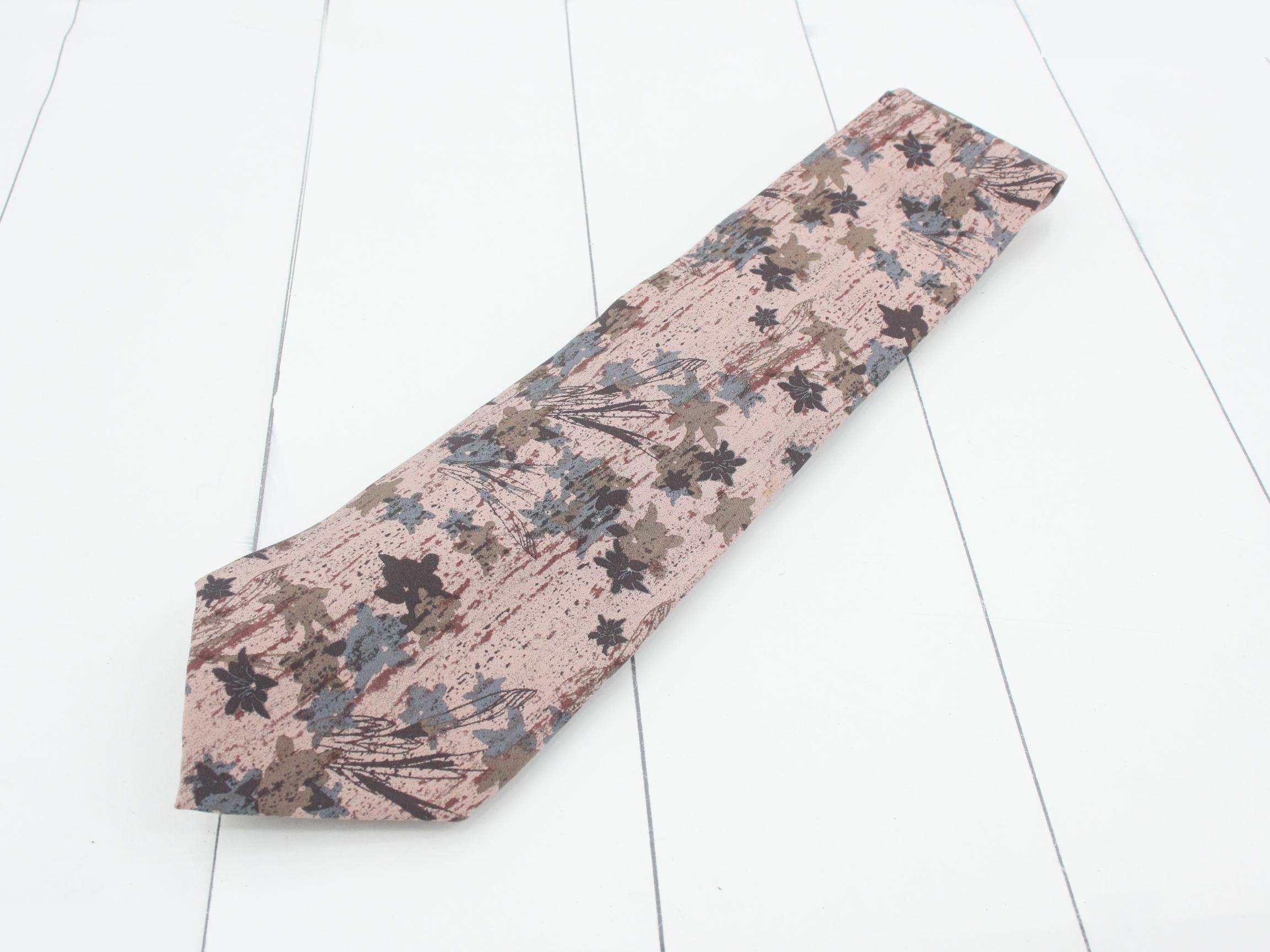 Silk tie
