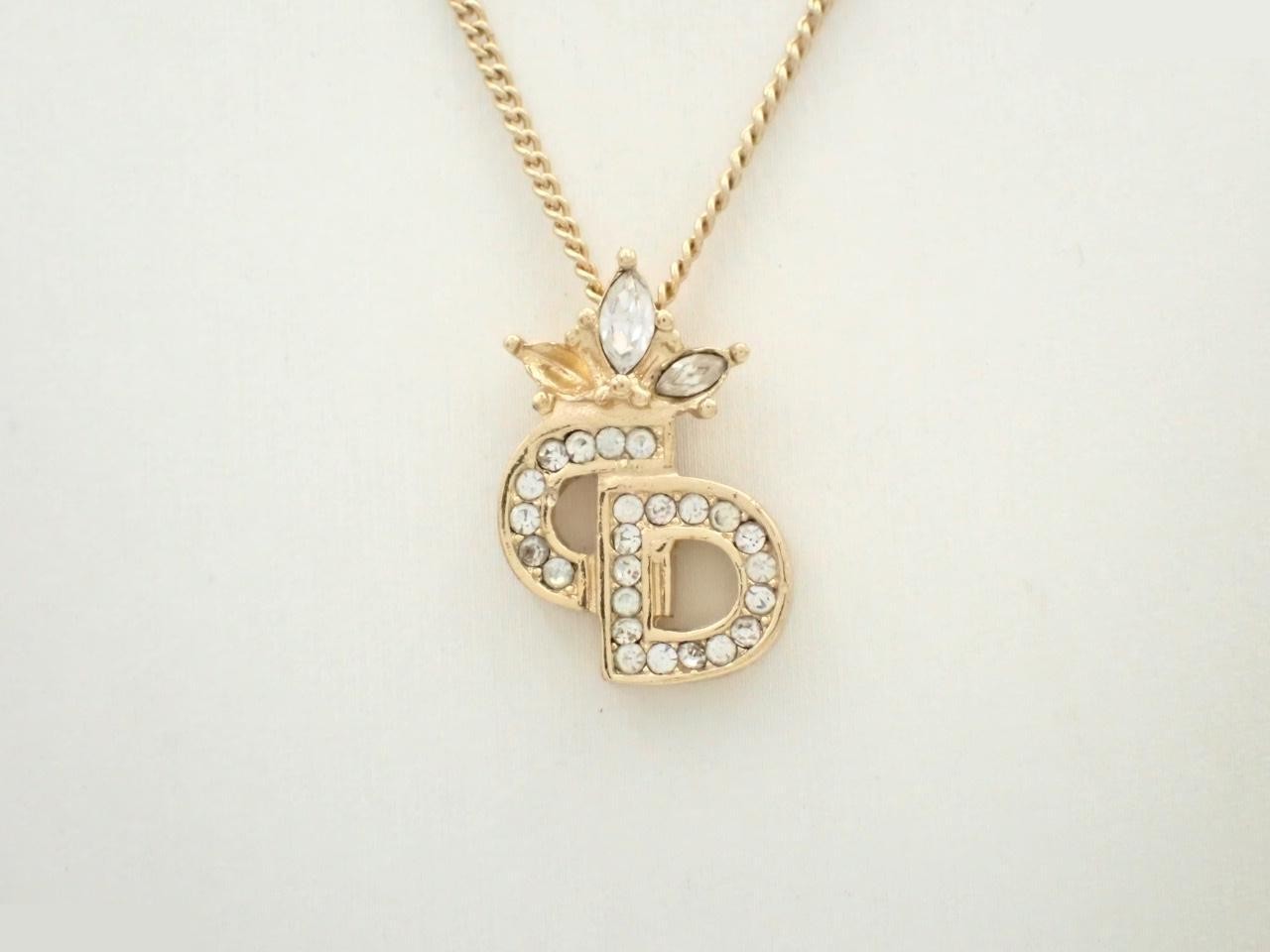 Necklace, chain approximately 44cm