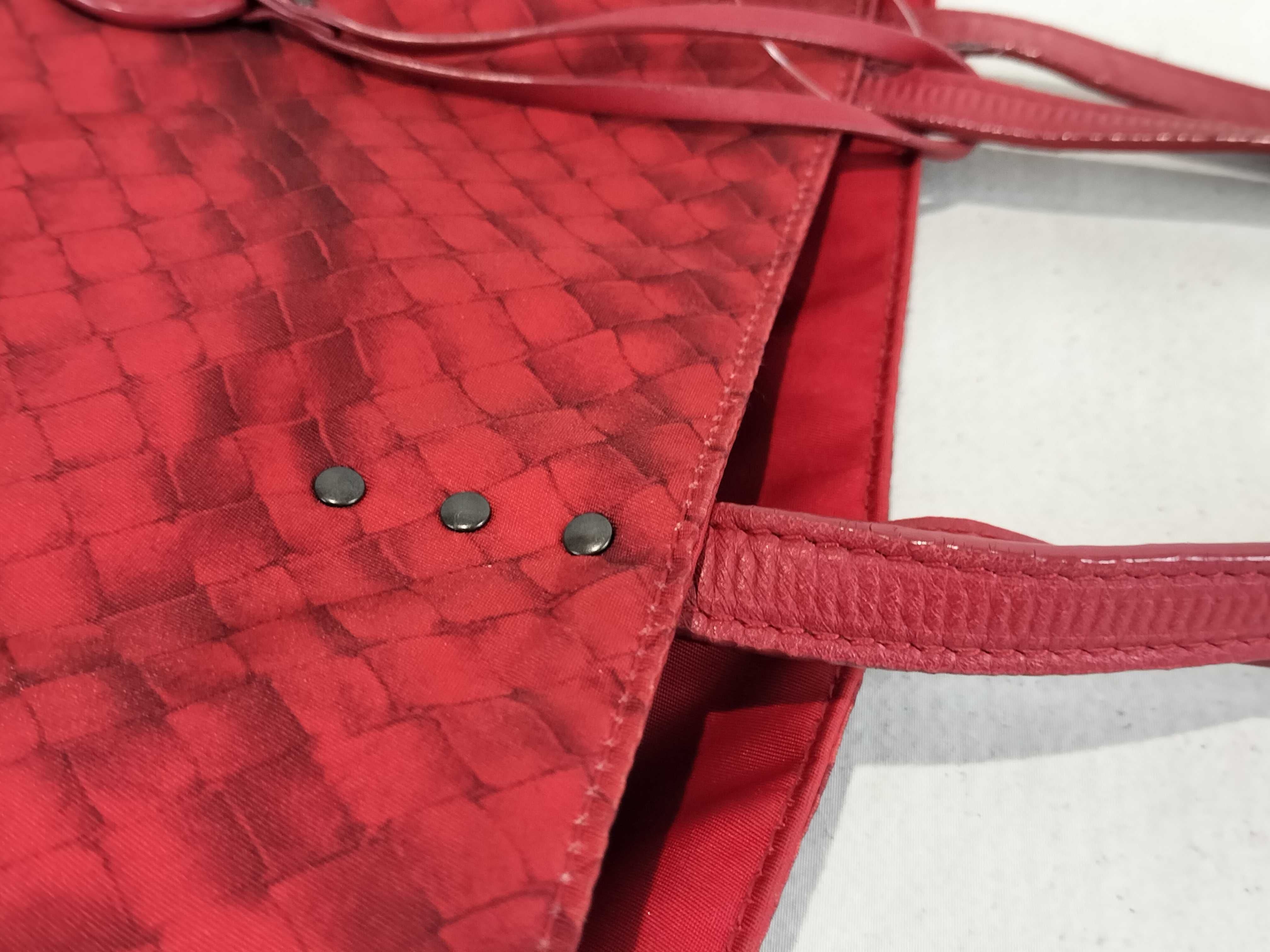 Intrecciato Illusion Red Tote Bag — view 5