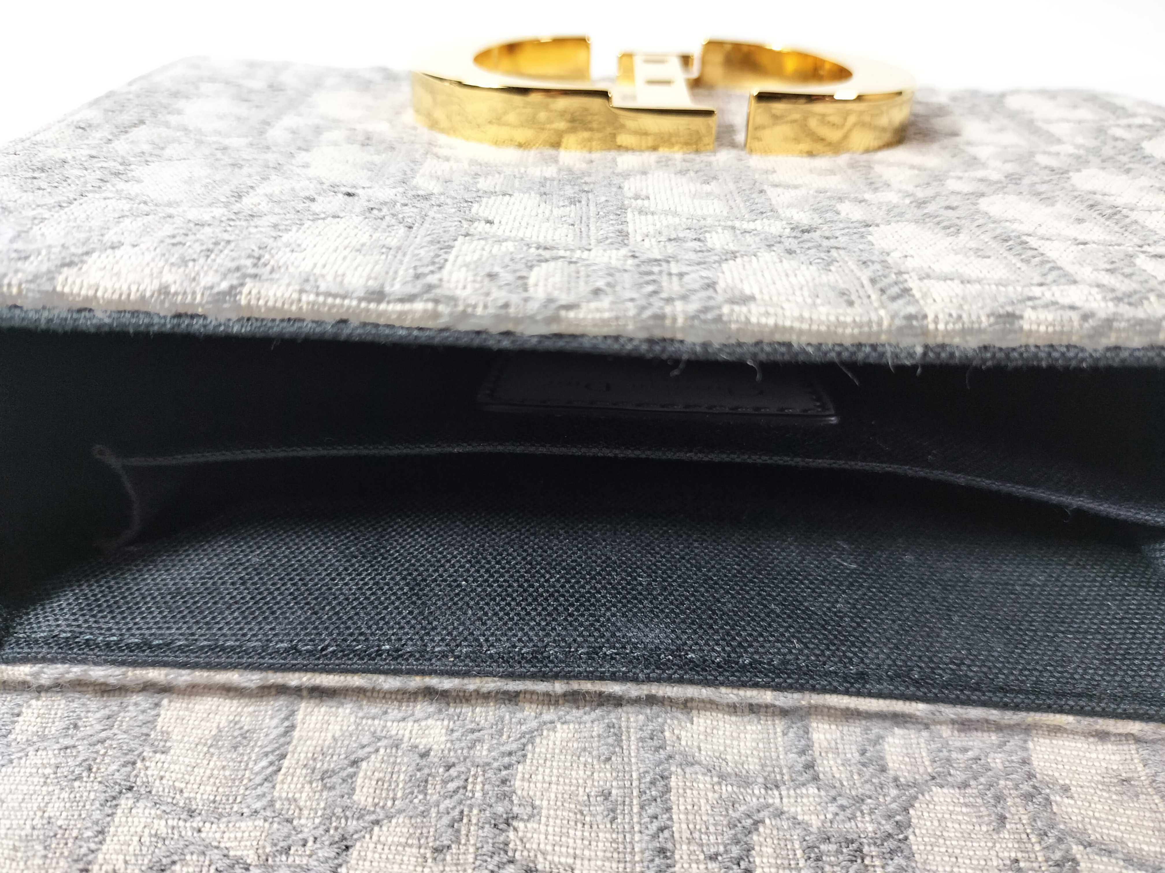BAG OBLIQUE MONTAIGNE 30 SMALL BOX SHOULDER GREY Shoulder Bag — view 10