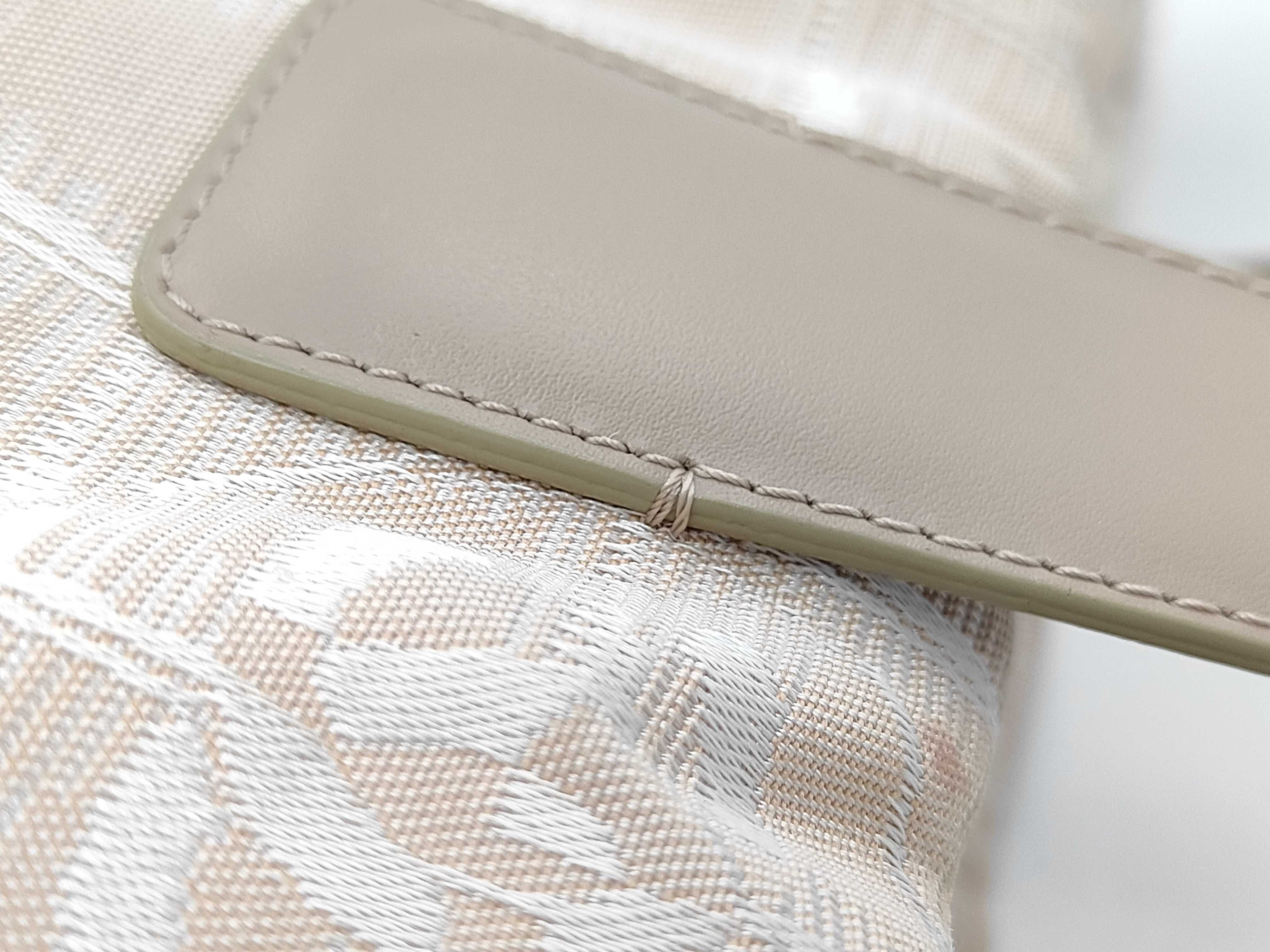 New Travel Line Beige Tote Bag — view 5