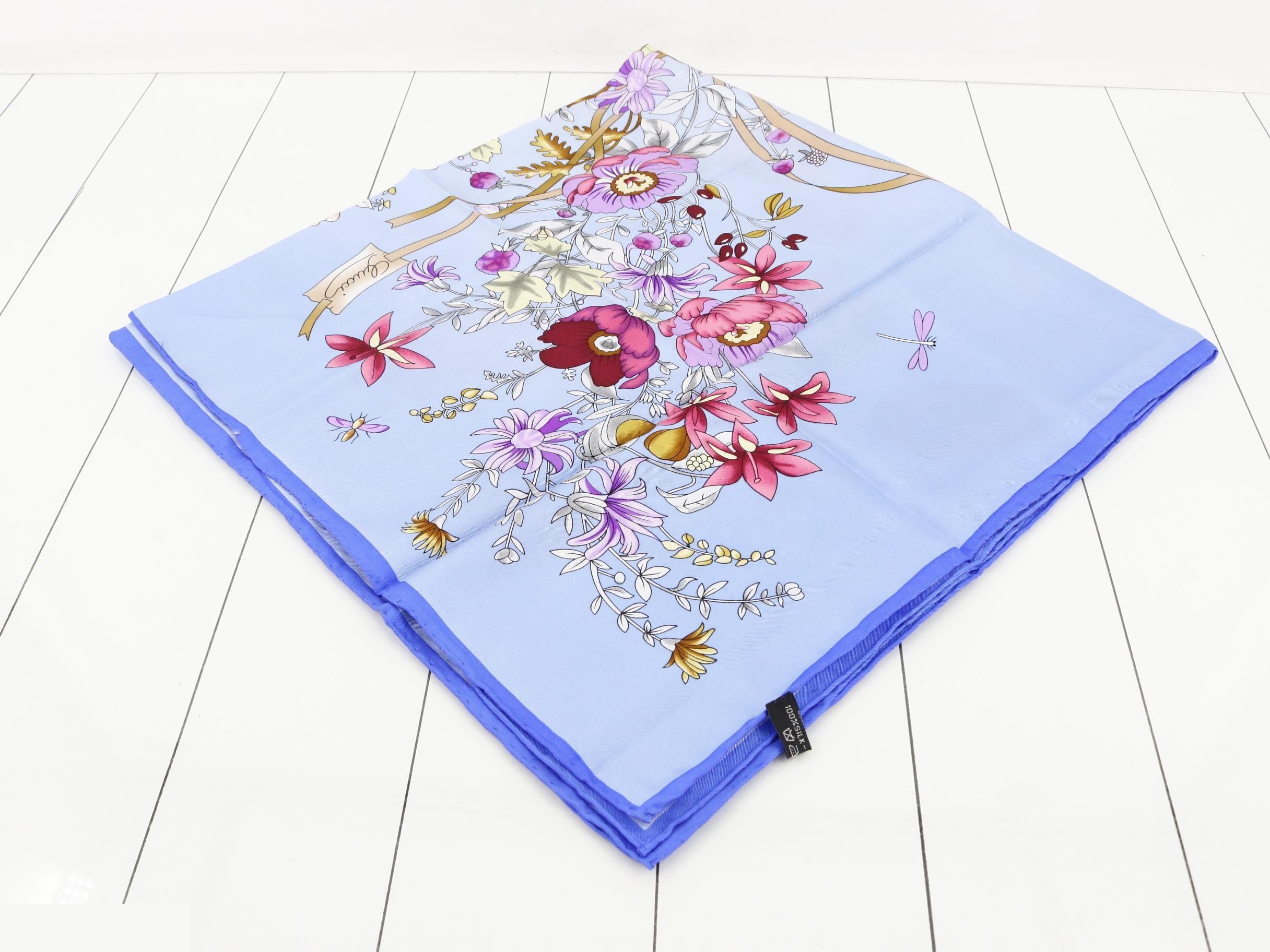 Flower motif scarf — view 2