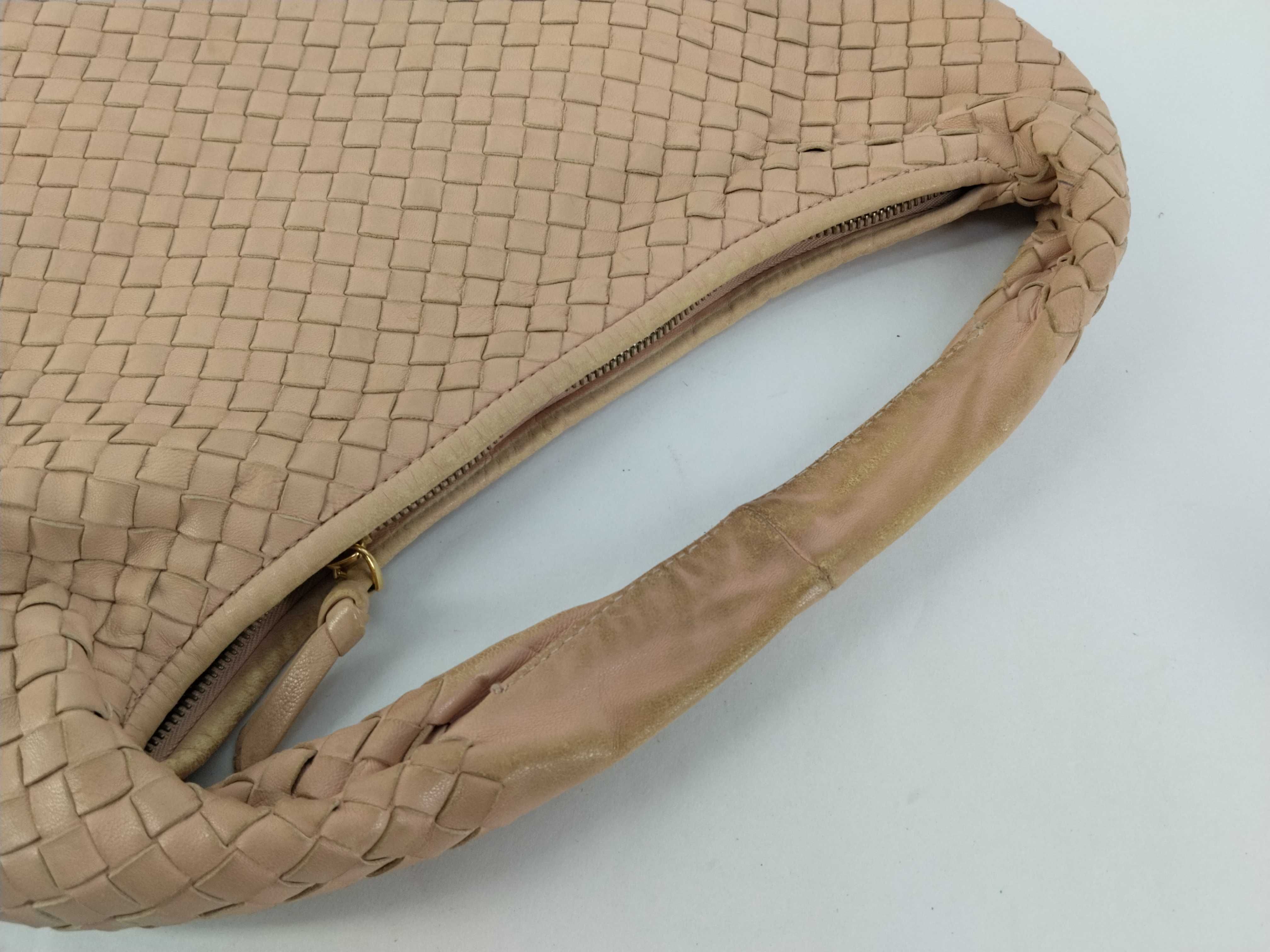 Intrecciato Bottega Veneta Hobo Shoulder Bag — view 3
