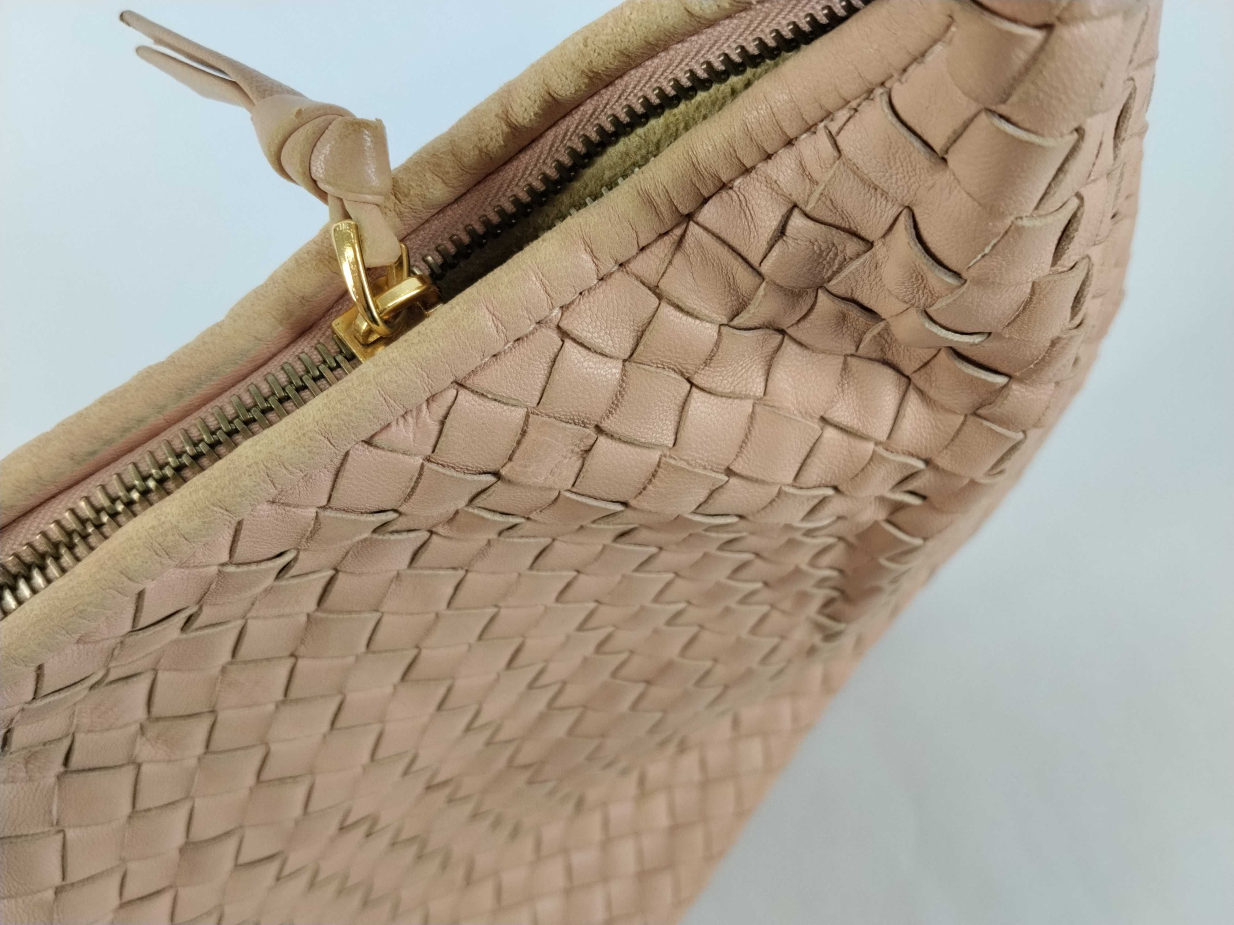 Intrecciato Bottega Veneta Hobo Shoulder Bag — view 8