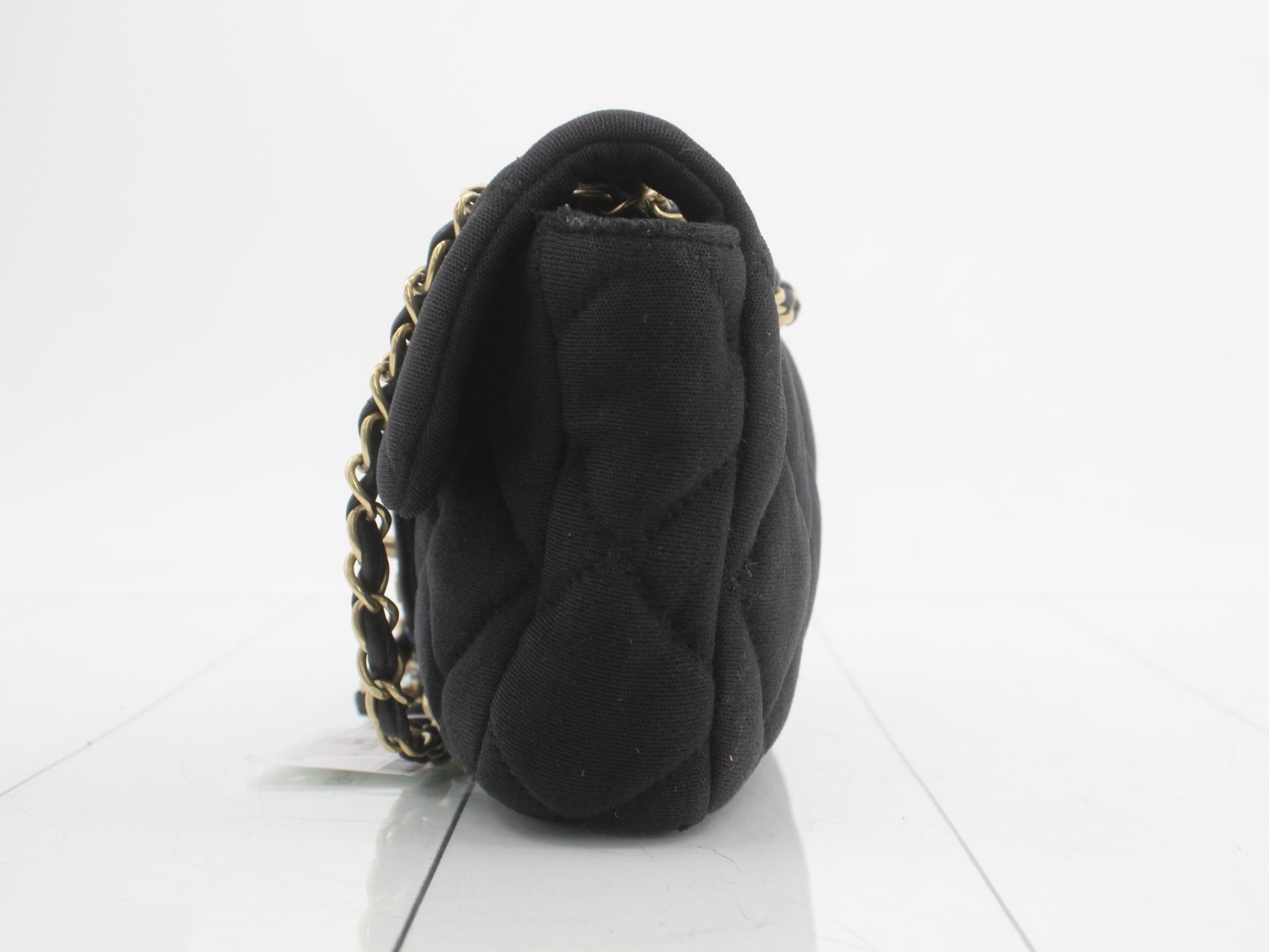 Matelassé Turnlock Chain Shoulder Bag — view 3