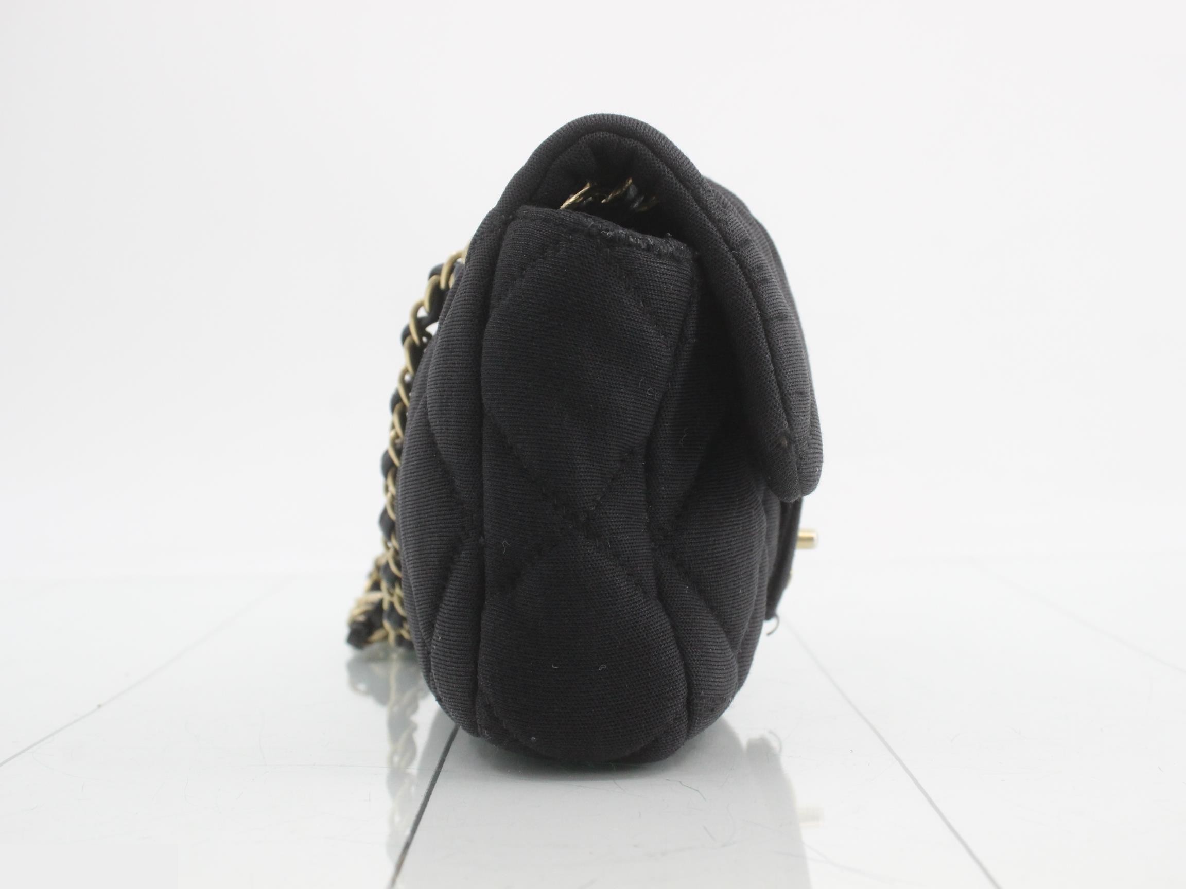Matelassé Turnlock Chain Shoulder Bag — view 4