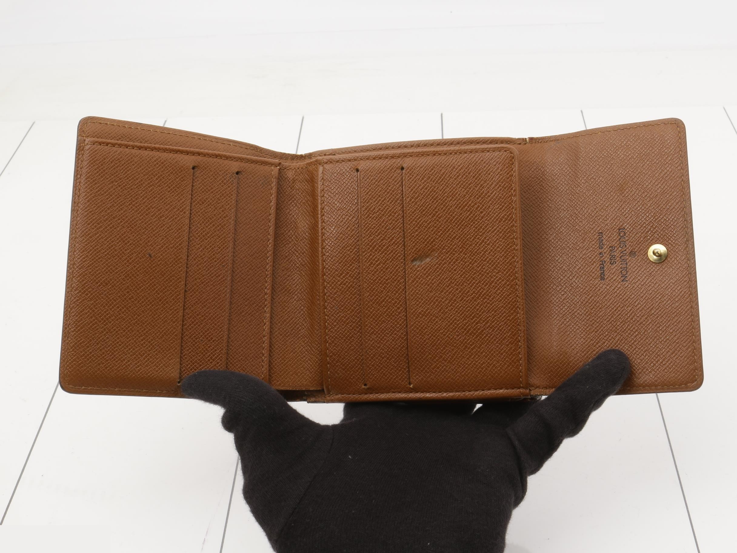 wallet — view 4