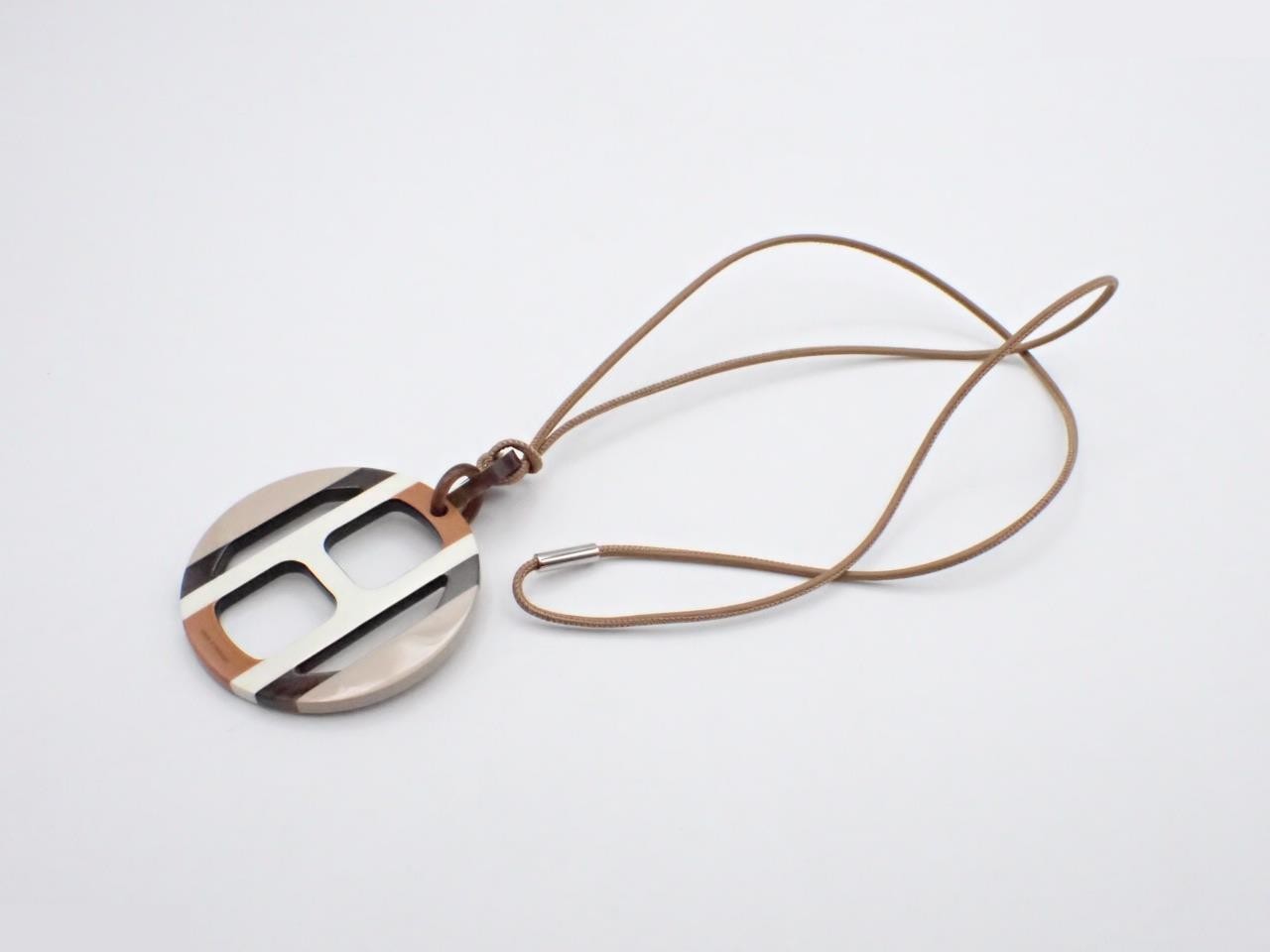Necklace/Pendant H Equip Buffalo Horn — view 3