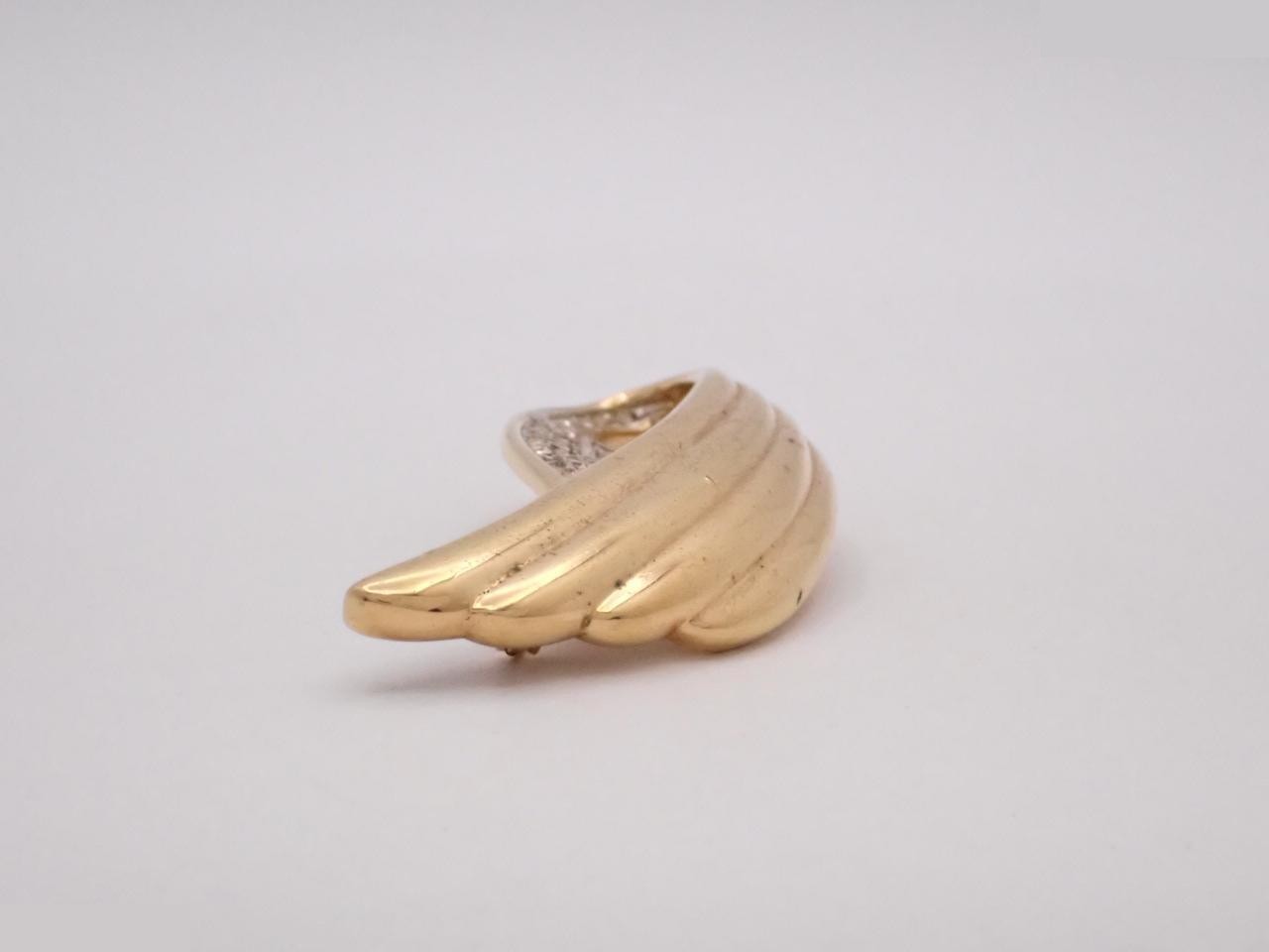 brooch — view 3