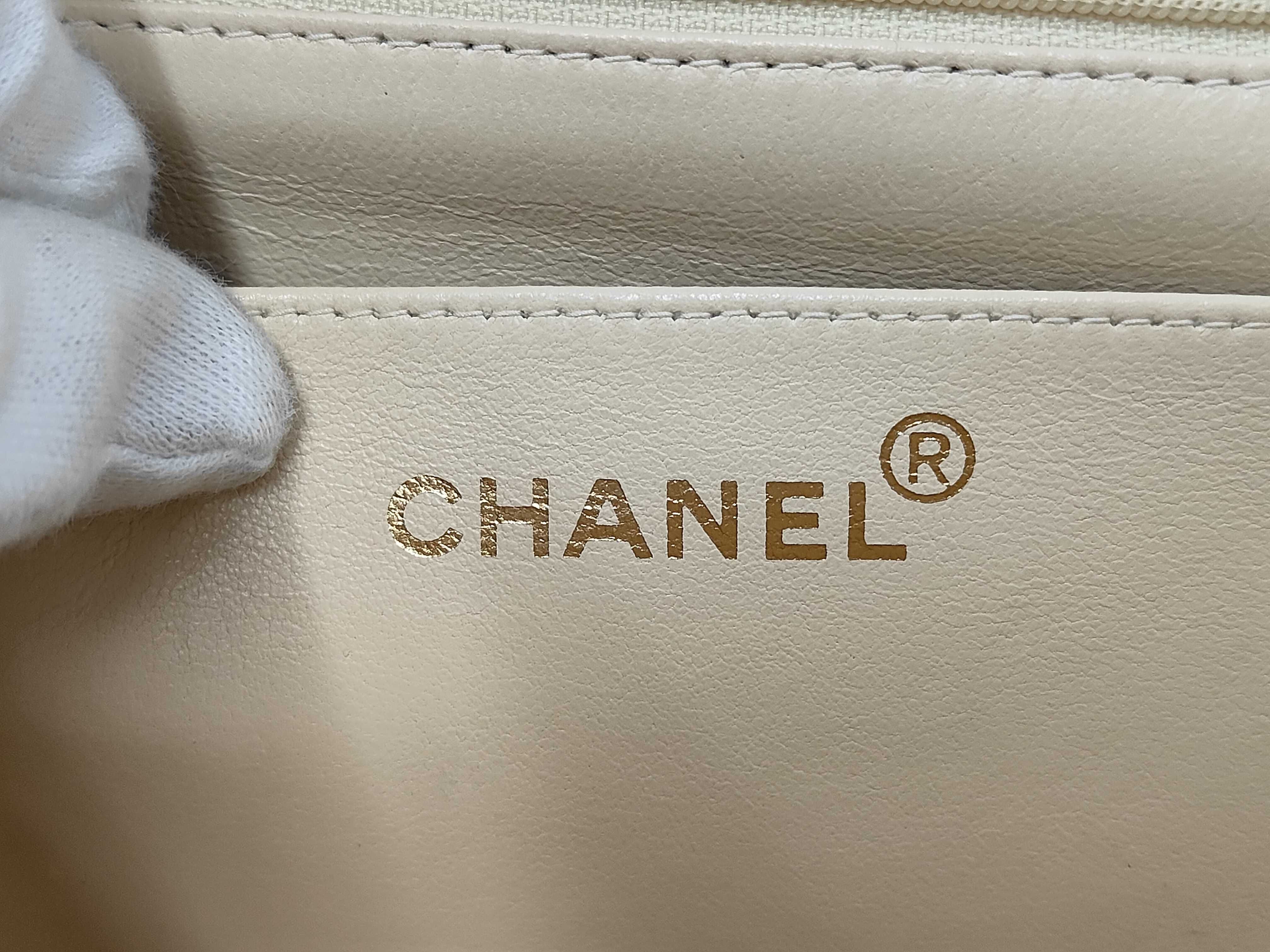 Lambskin Matelassé 30 Beige Shoulder Bag — view 11
