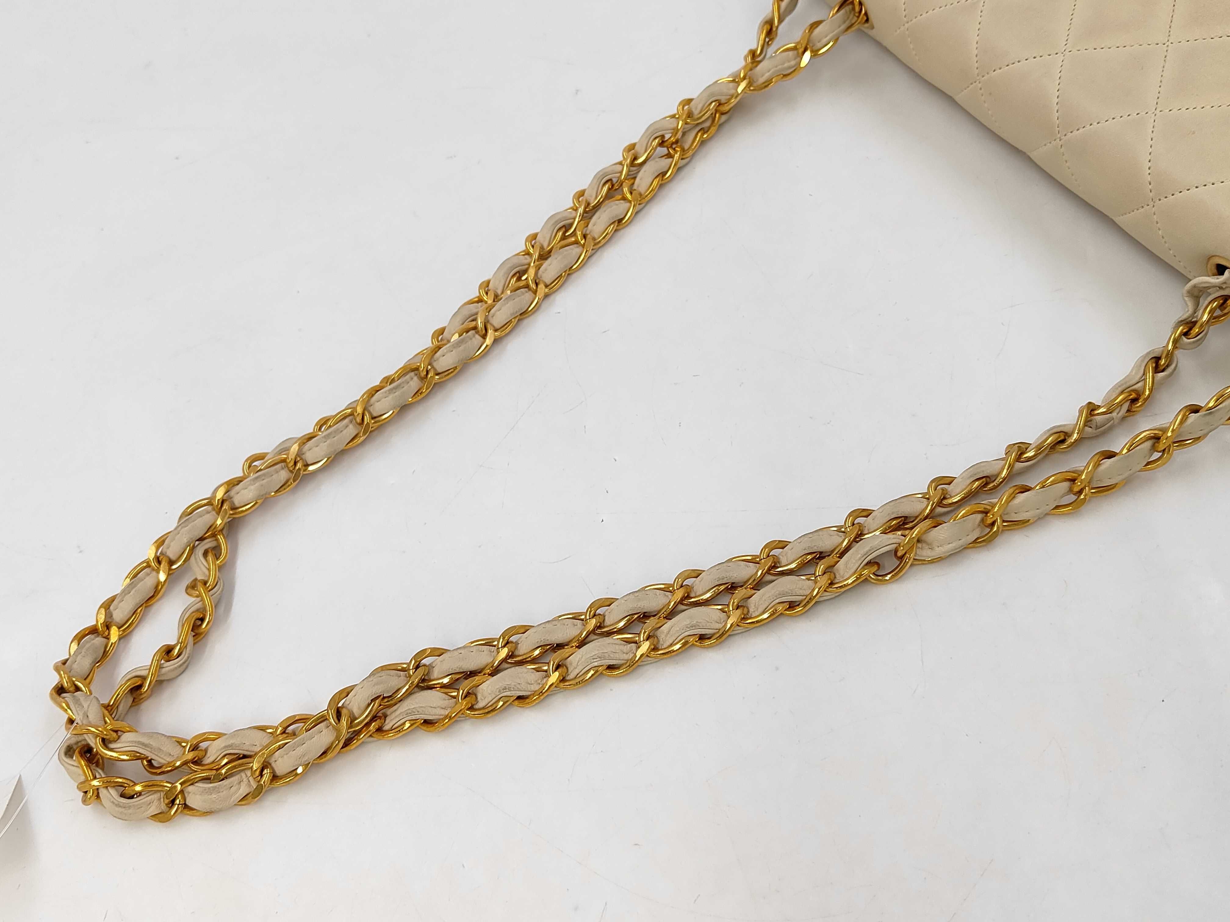 Lambskin Matelassé 30 Beige Shoulder Bag — view 3