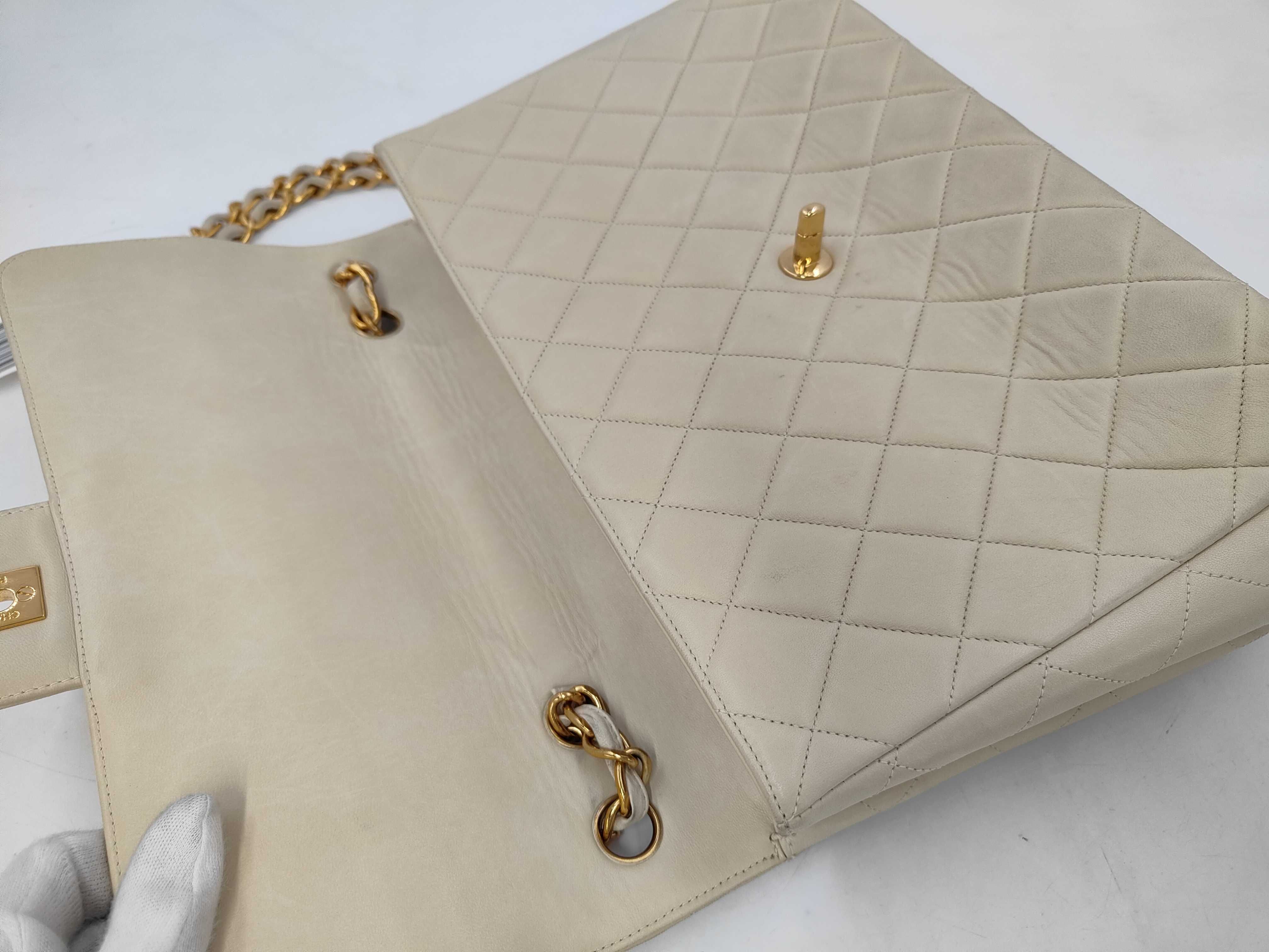 Lambskin Matelassé 30 Beige Shoulder Bag — view 9