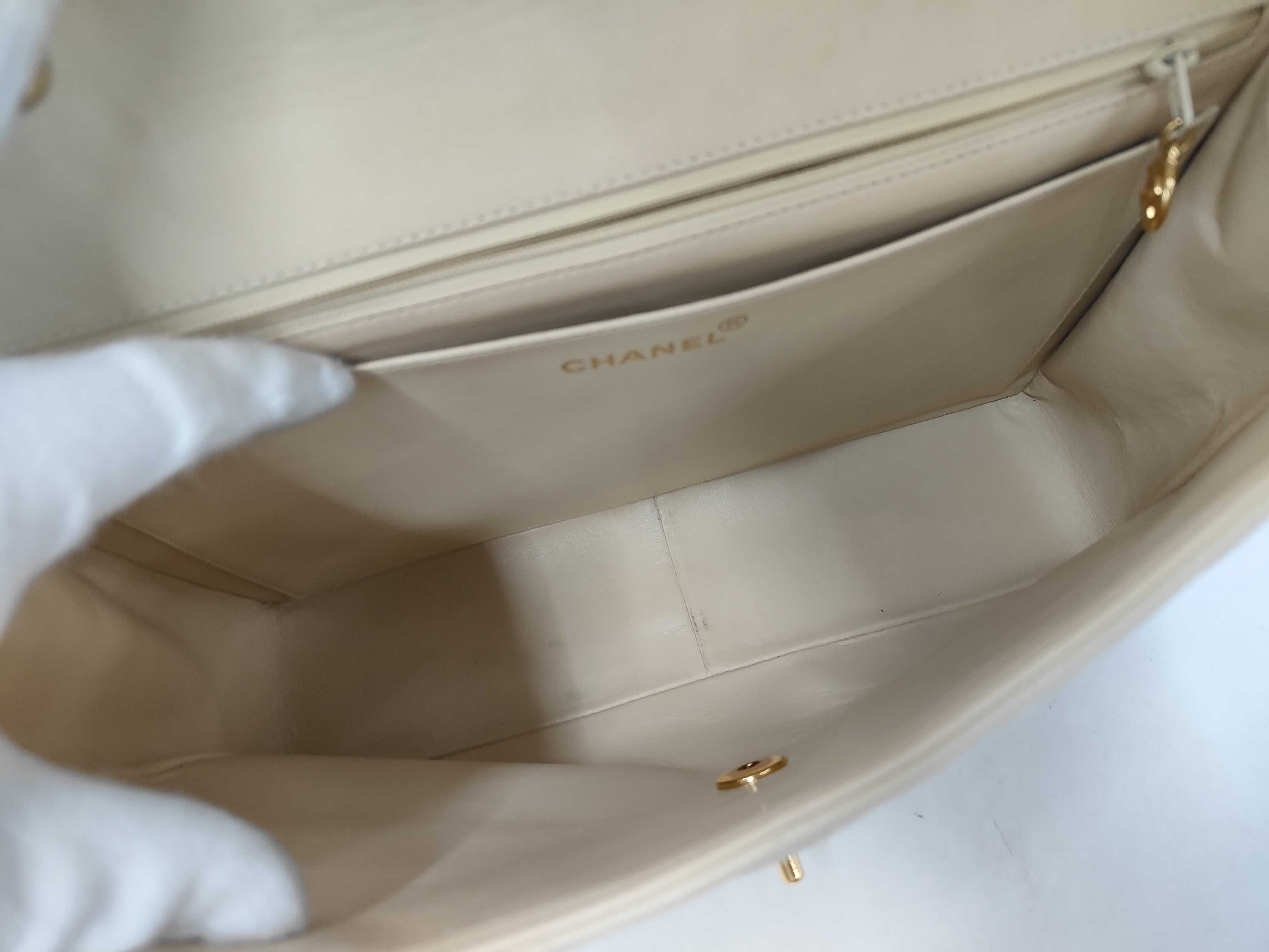 Lambskin Matelassé 30 Beige Shoulder Bag — view 10