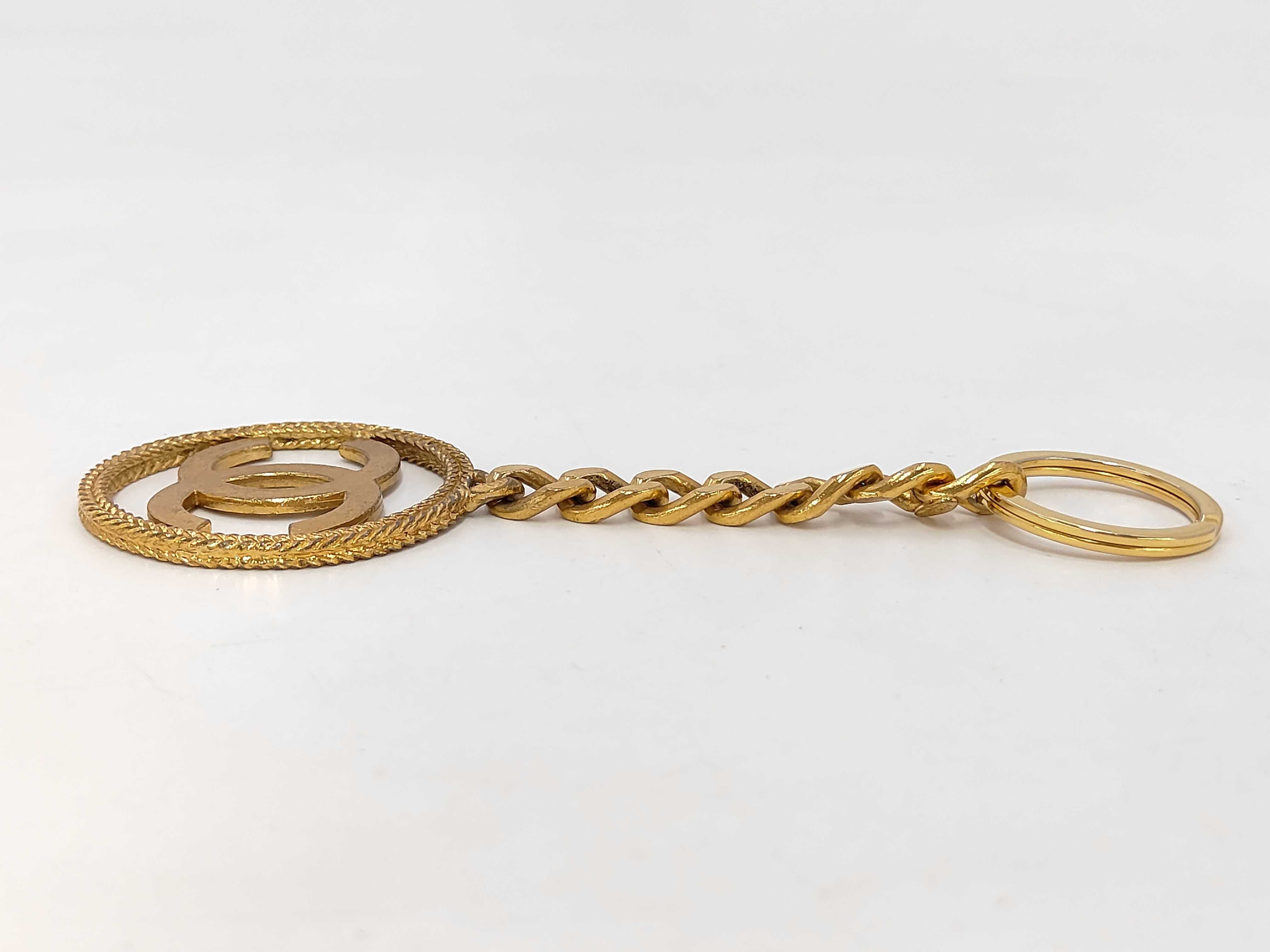 key ring gold key case/key chain — view 3