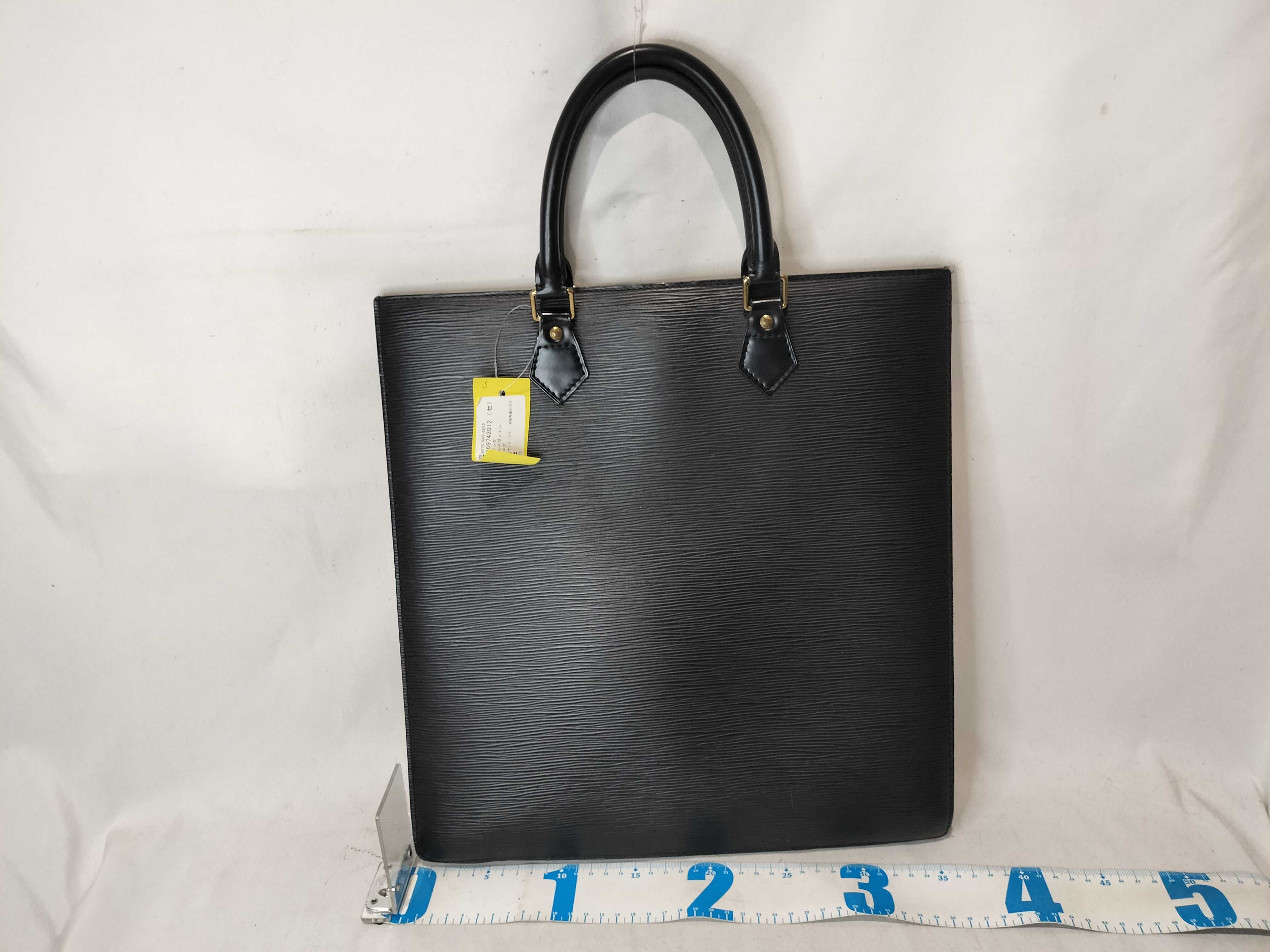 Epi Sac Plat Handbag (Condition considered) — view 3