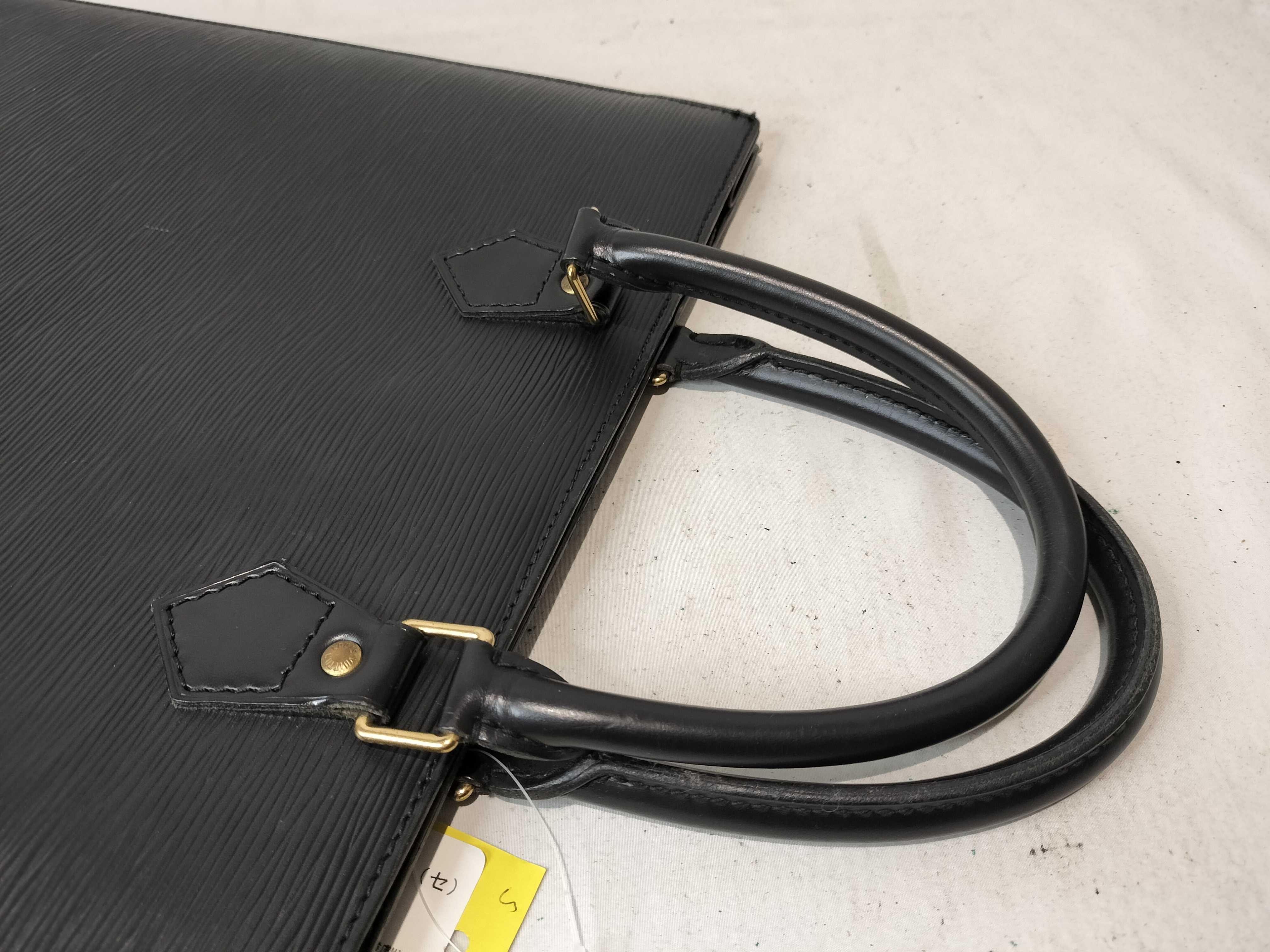 Epi Sac Plat Handbag (Condition considered) — view 4