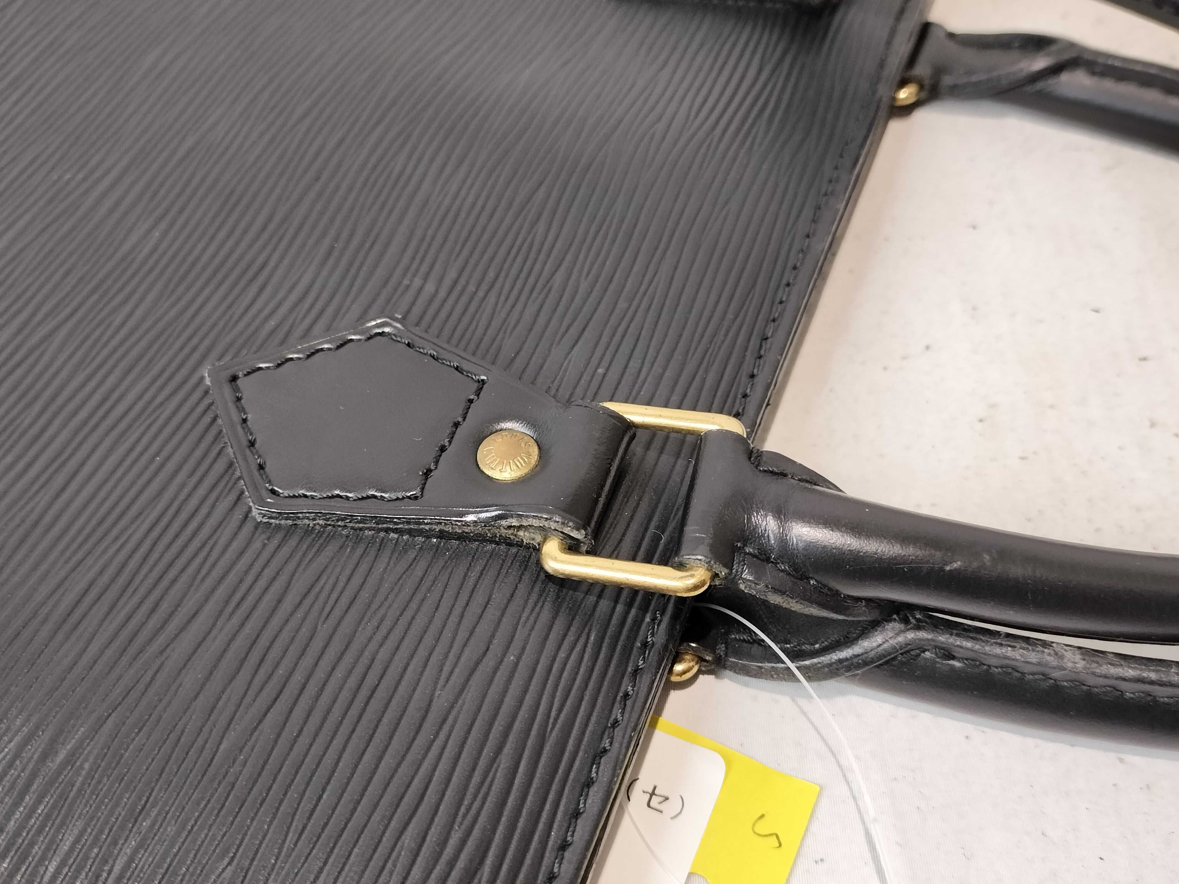 Epi Sac Plat Handbag (Condition considered) — view 6