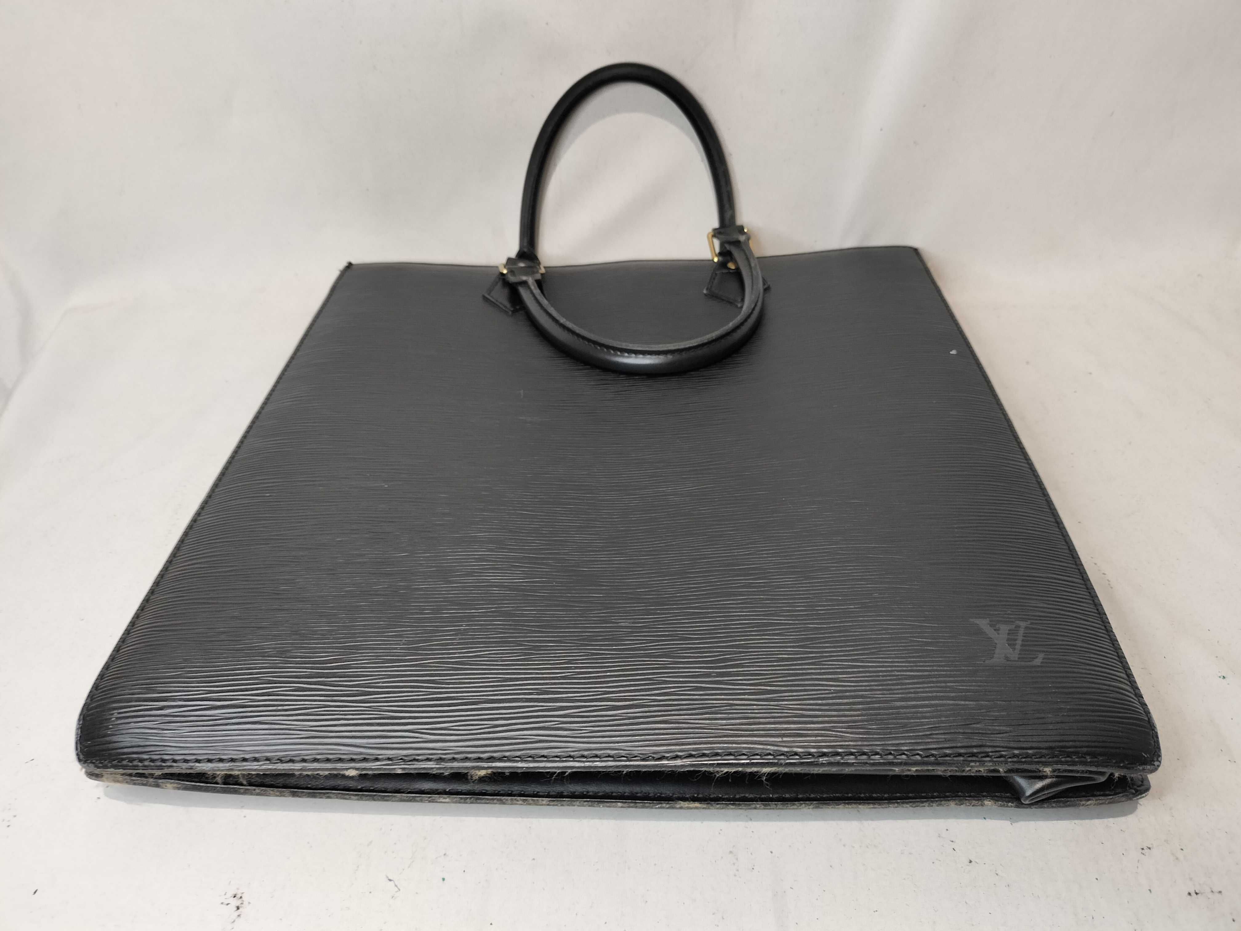 Epi Sac Plat Handbag (Condition considered) — view 8