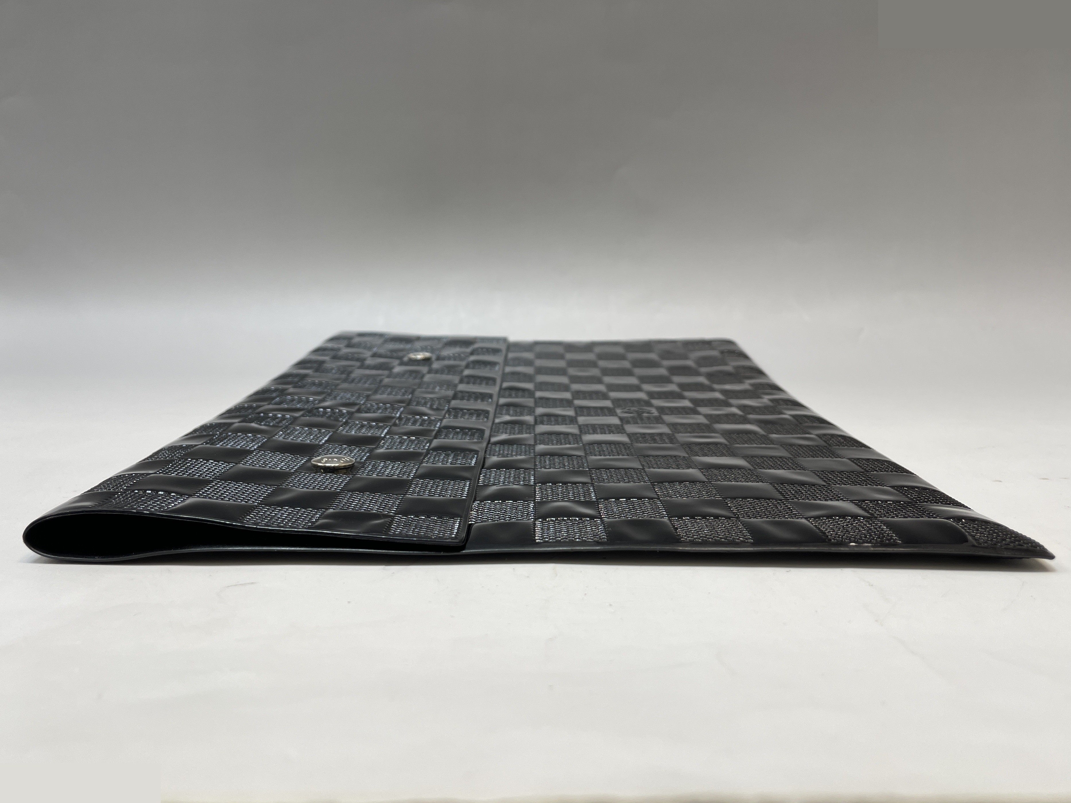 Unused, not for sale: Damier Vernis clutch bag, black. — view 3