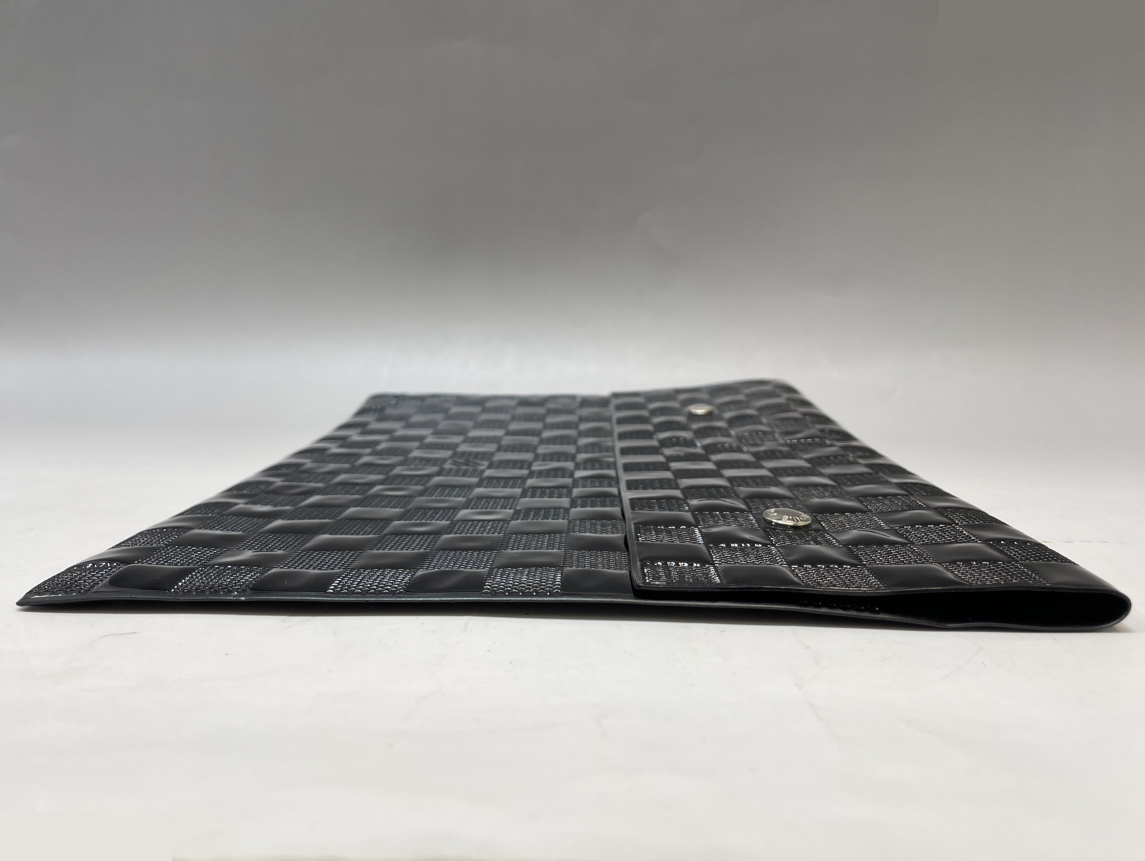 Unused, not for sale: Damier Vernis clutch bag, black. — view 4
