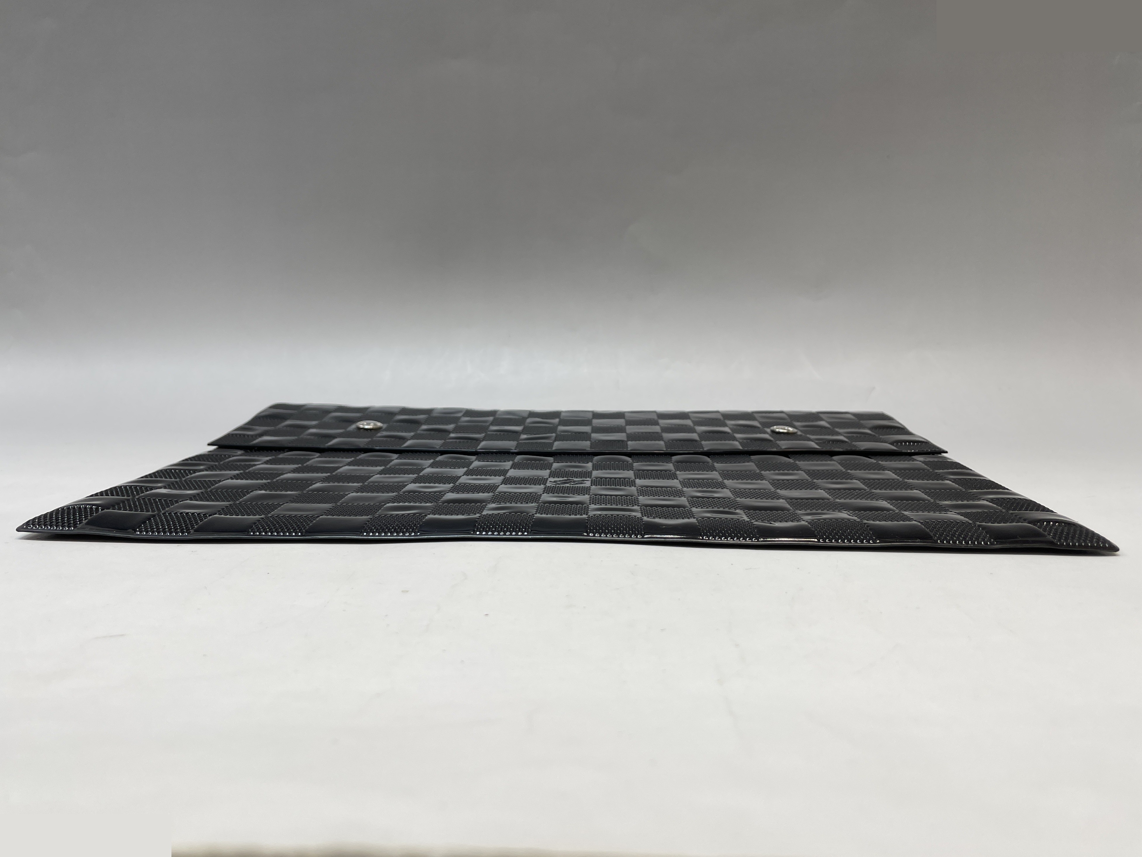 Unused, not for sale: Damier Vernis clutch bag, black. — view 6
