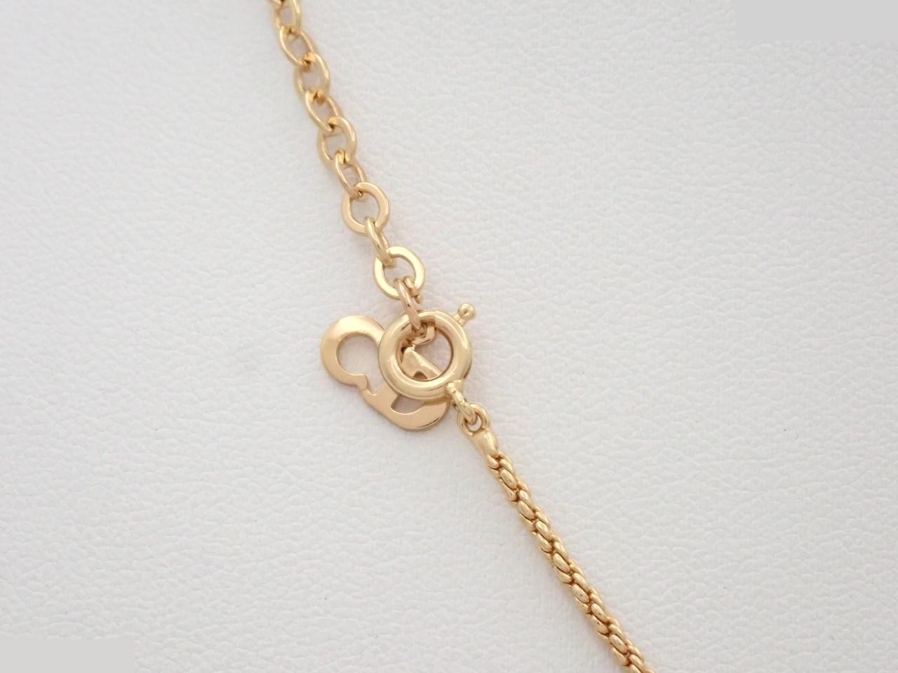 Gold necklace — view 2