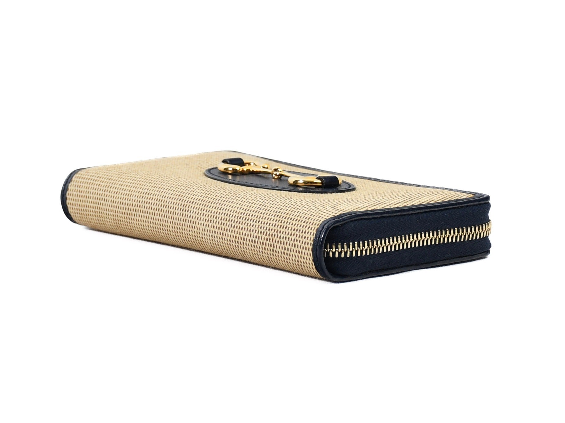 Comes with box and dust bag. Gucci Horsebit Round Zip Wallet 621889 — view 5