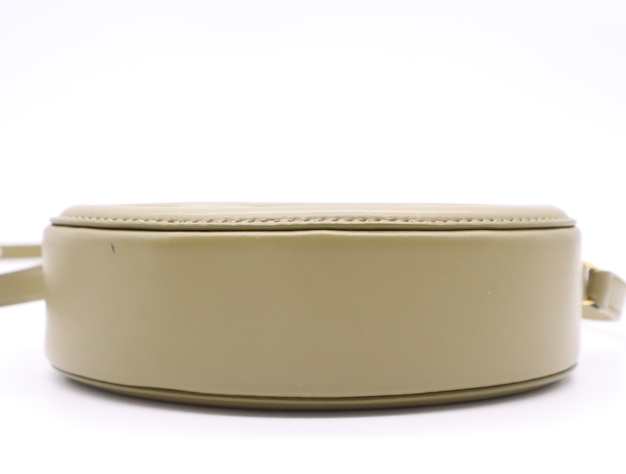 Leather oval purse, Cuir shoulder bag, green, gold hardware. — view 4